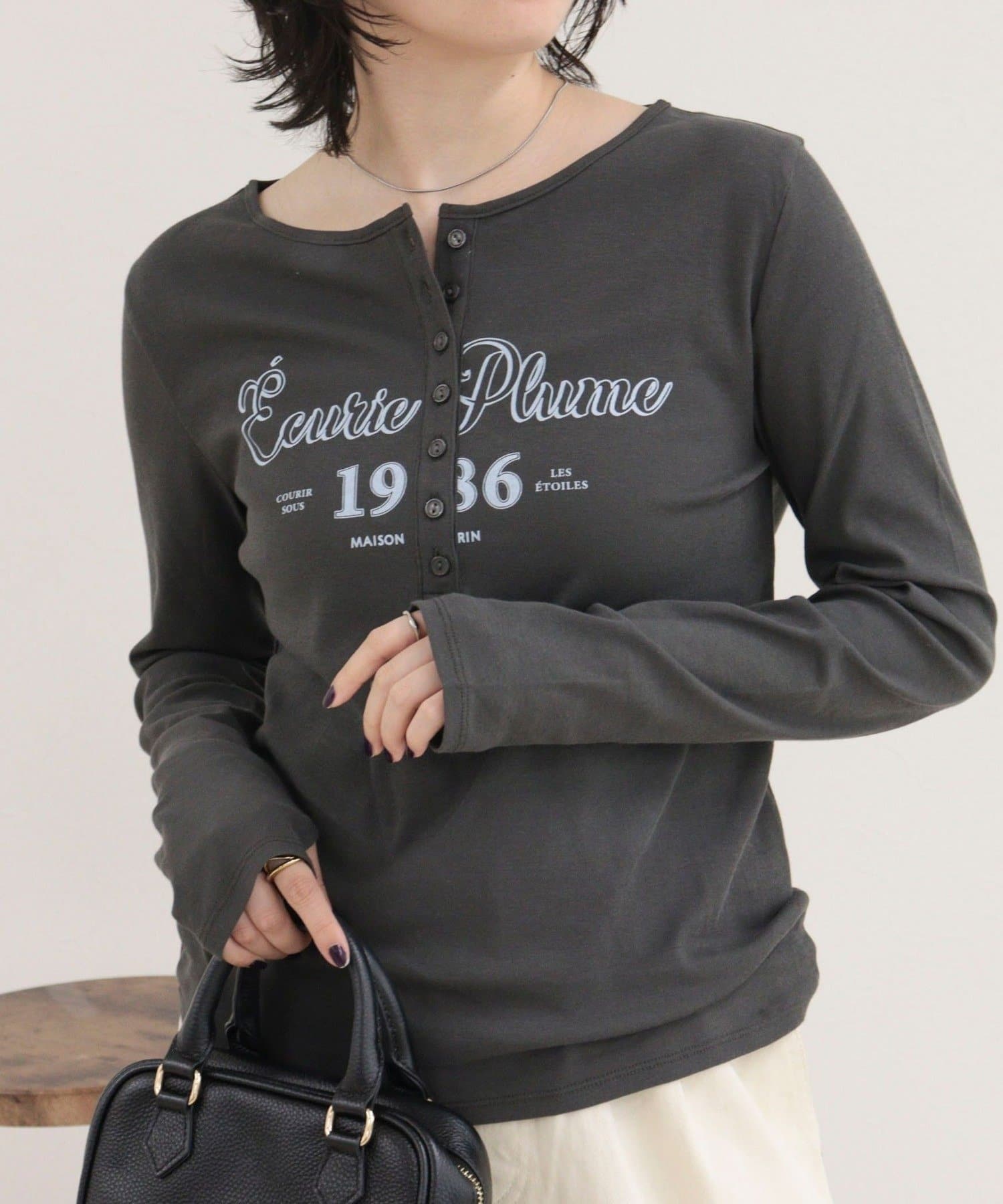 FREDY & GLOSTER(フレディ アンド グロスター) ヘンリーネックグラフィックロンTシャツ