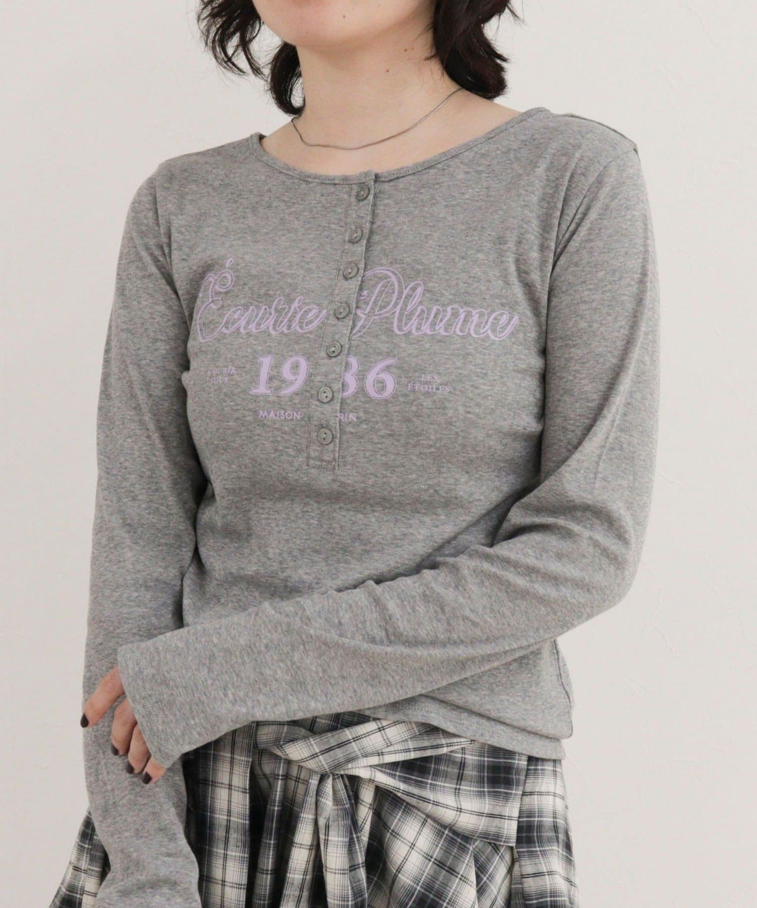 FREDY & GLOSTER(フレディ アンド グロスター) ヘンリーネックグラフィックロンTシャツ