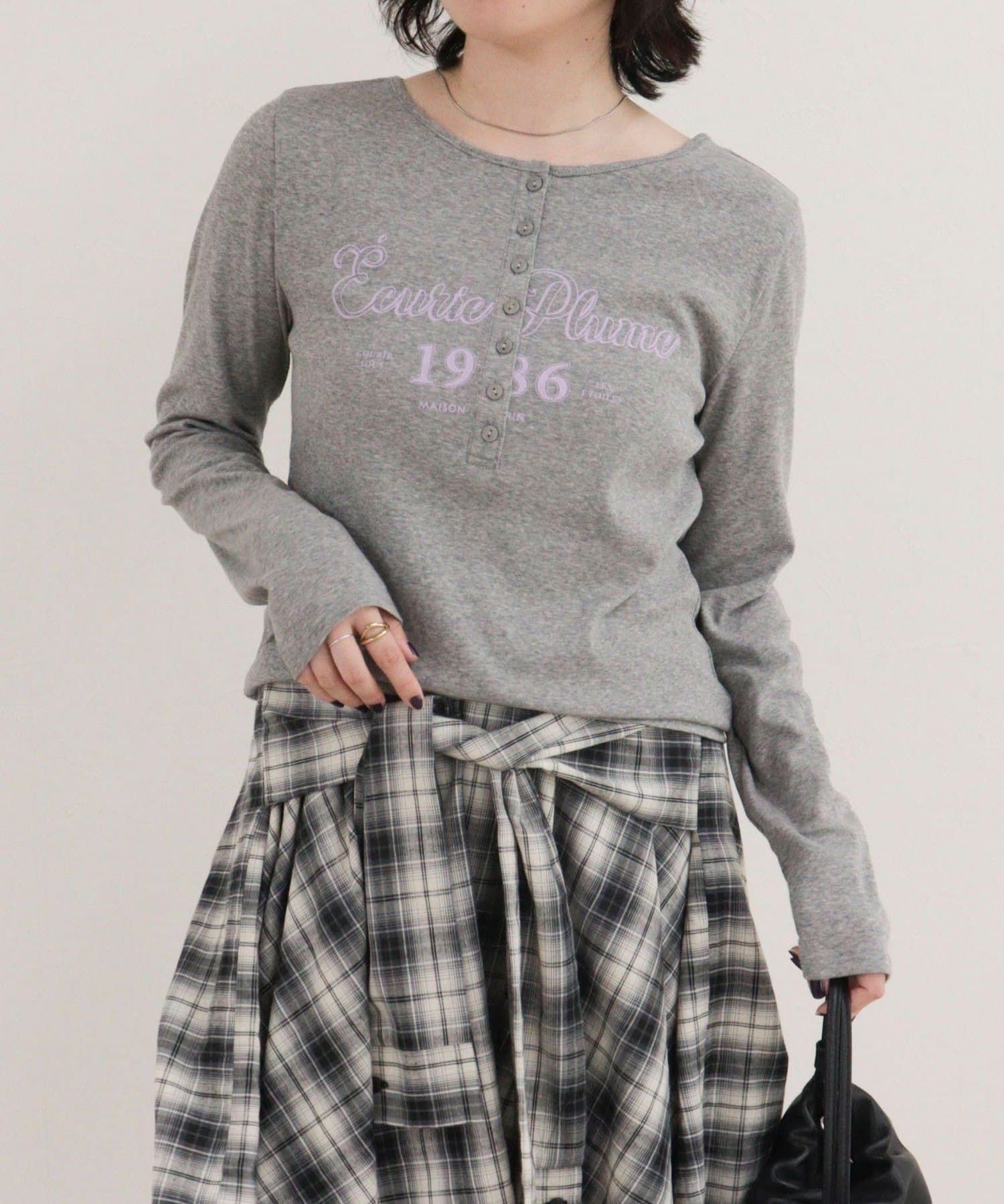 FREDY & GLOSTER(フレディ アンド グロスター) ヘンリーネックグラフィックロンTシャツ