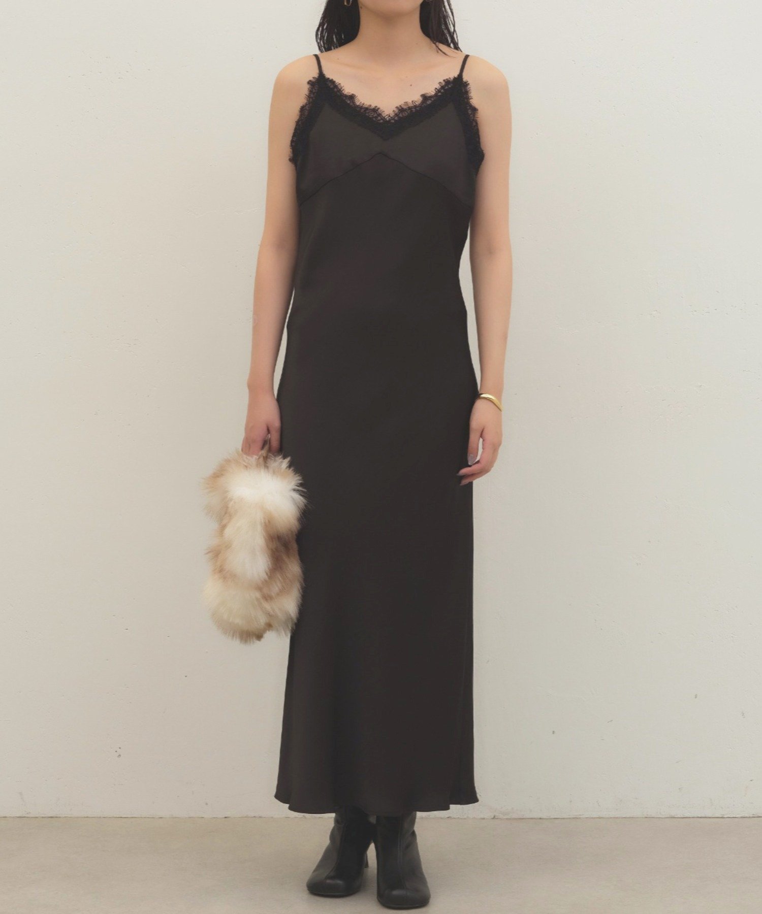 LOUNGEDRESS(ラウンジドレス) 《普段使いから特別な日まで頼れる》レースキャミワンピース