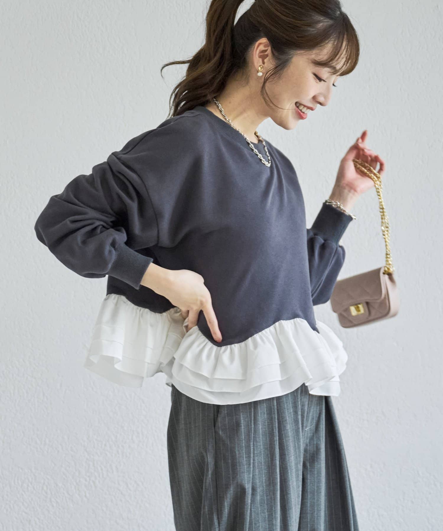 La boutique BonBon(ラブティックボンボン) 【KAZUMI監修】ランダムペプラムドッキングスウェット
