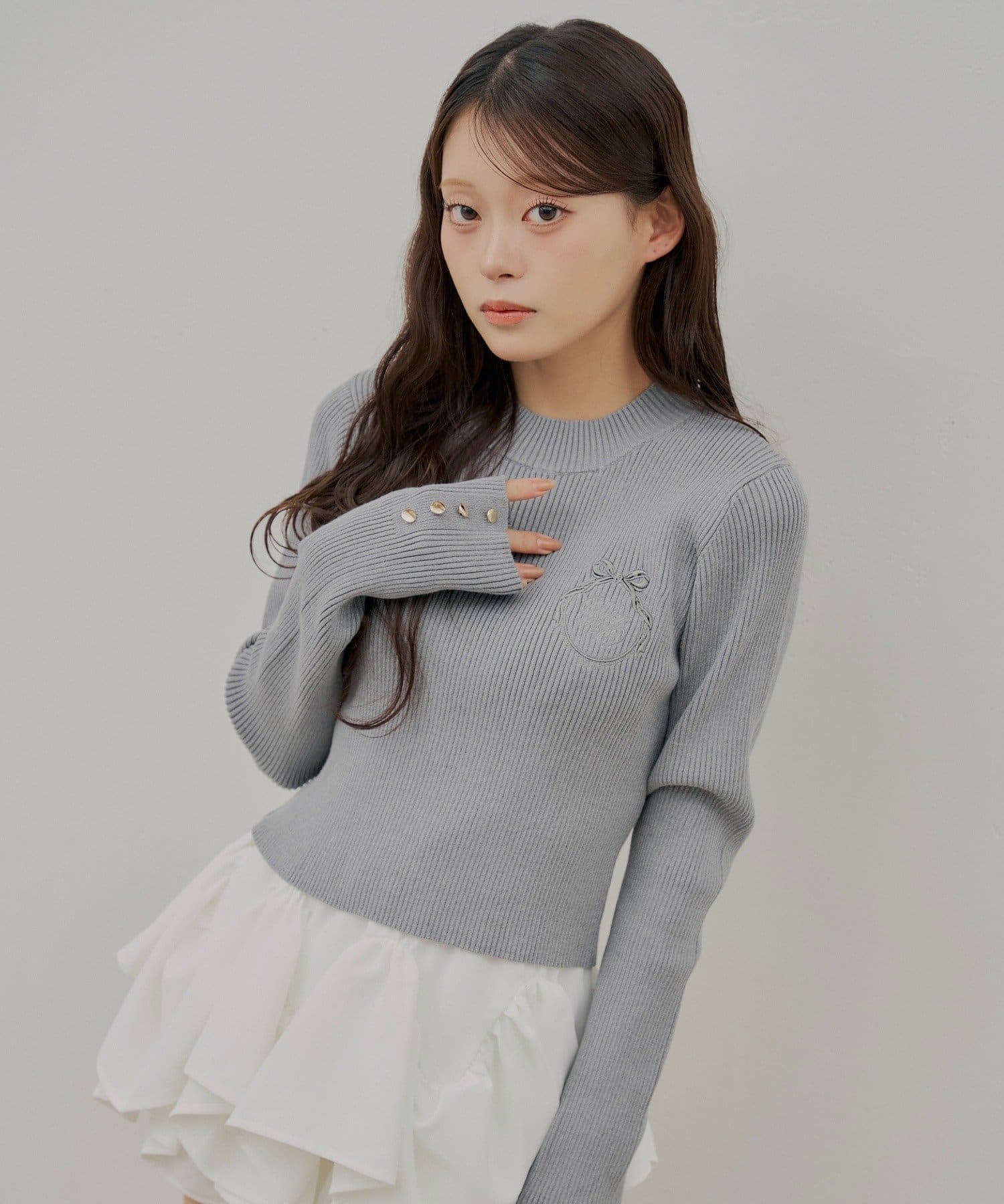 Chico(チコ) エンブレム刺繍リブニット