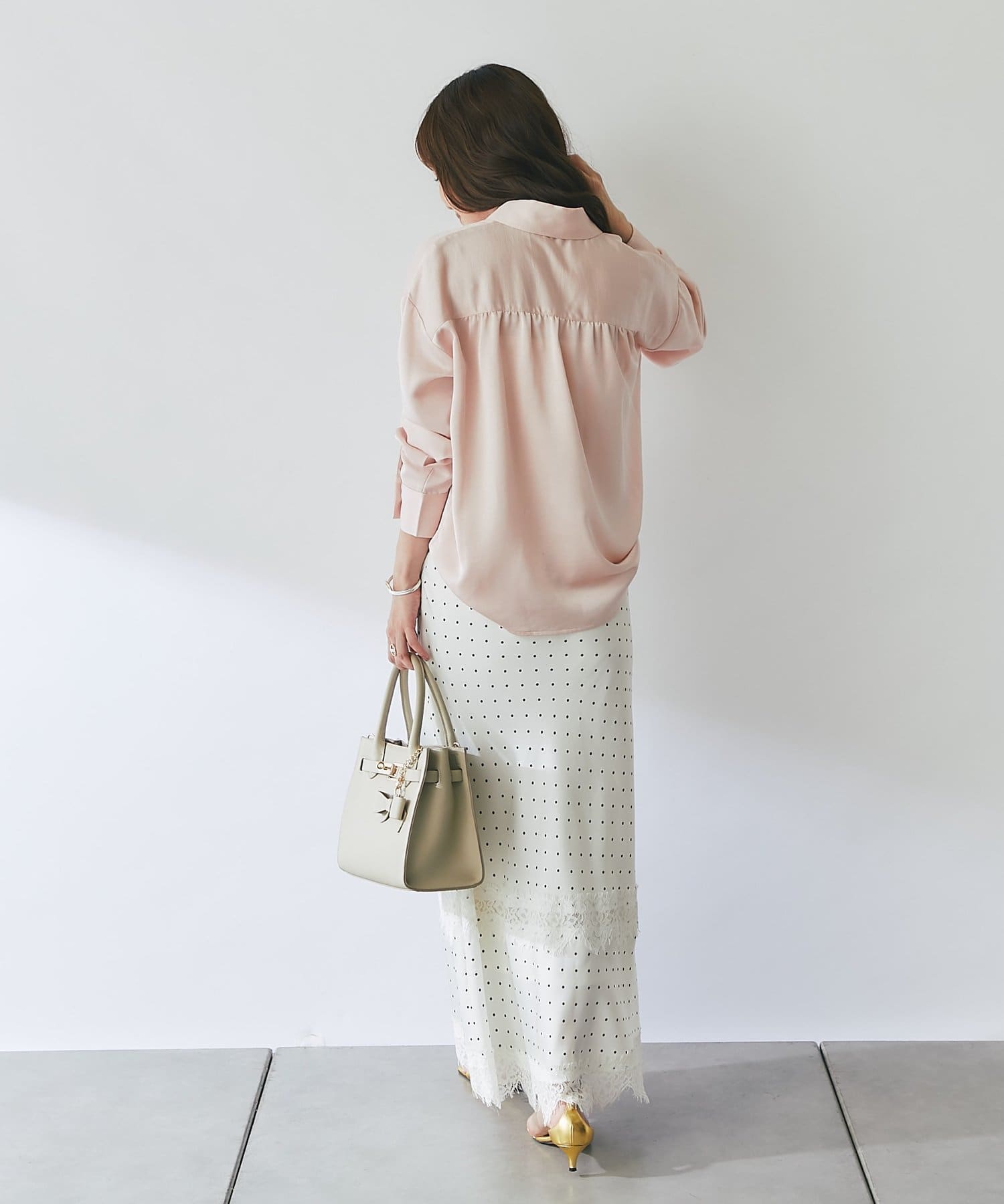 La boutique BonBon(ラブティックボンボン) 【再販・女っぽシャツ】サテンシャツ