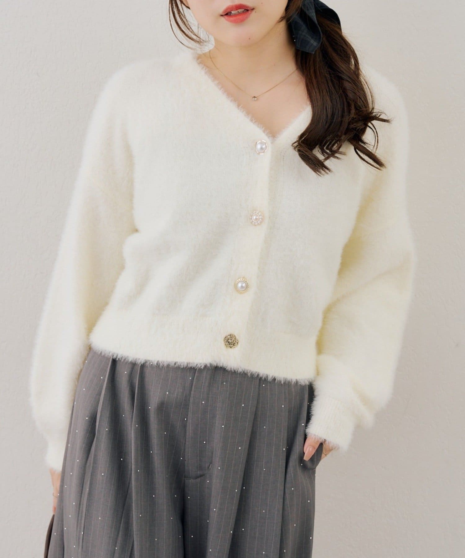 NICE CLAUP / OLIVE des OLIVE OUTLET(ナイスクラップ  / オリーブ デ オリーブ アウトレット) 【ANOTHER BRANCH】シャギーパールボタンカーディガン