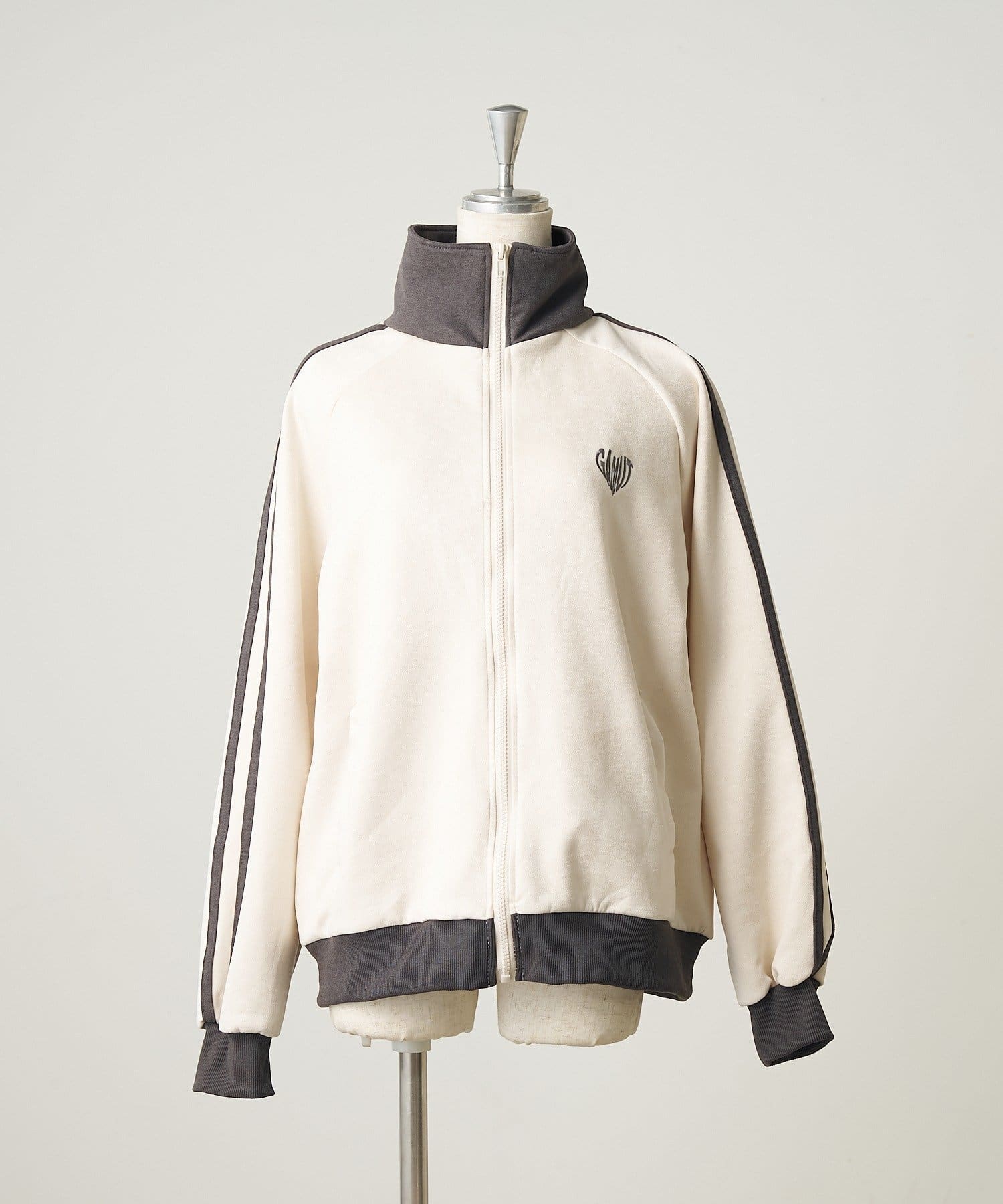 NICE CLAUP / OLIVE des OLIVE OUTLET(ナイスクラップ  / オリーブ デ オリーブ アウトレット) 【ANOTHER BRANCH】ハート刺繍袖ライン配色ブルゾン