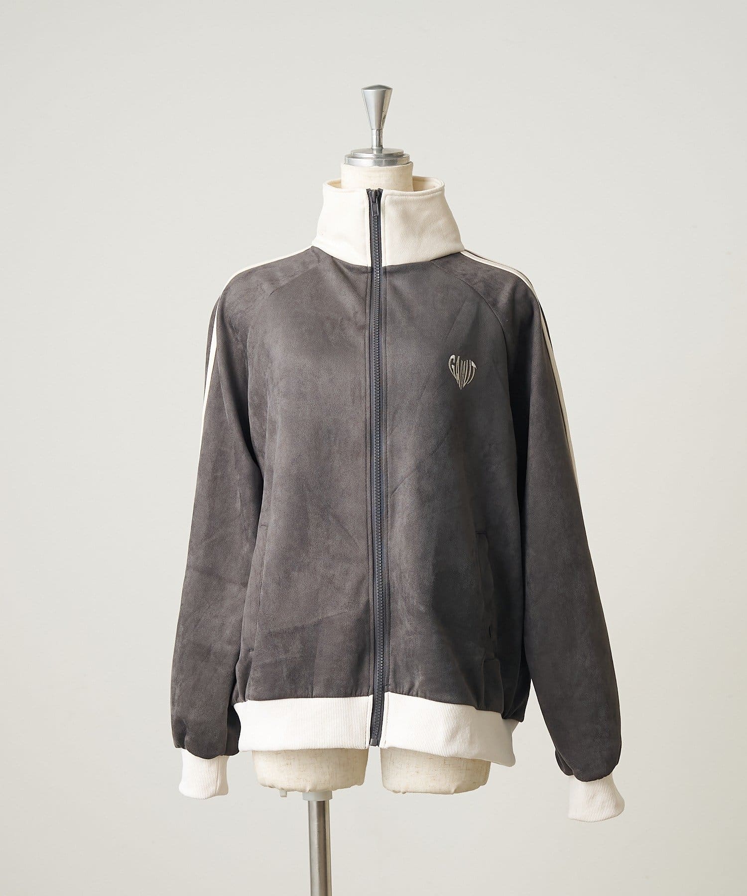 NICE CLAUP / OLIVE des OLIVE OUTLET(ナイスクラップ  / オリーブ デ オリーブ アウトレット) 【ANOTHER BRANCH】ハート刺繍袖ライン配色ブルゾン
