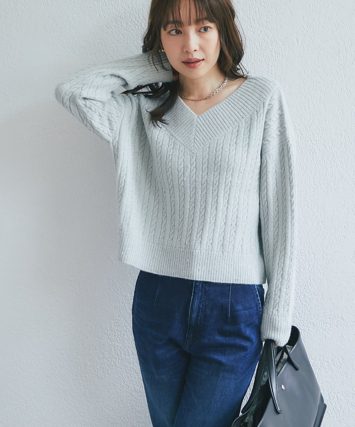 La boutique BonBon(ラブティックボンボン) スパンコールラメケーブルVネックニット