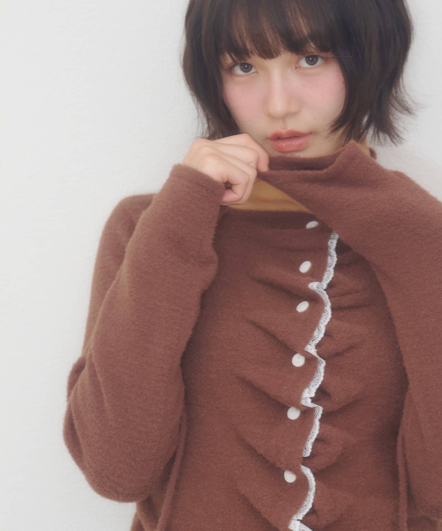 DISCOAT(ディスコート) 【umm.】チョーカー付きドレープミニシャギープルオーバー《WEB限定カラーあり》