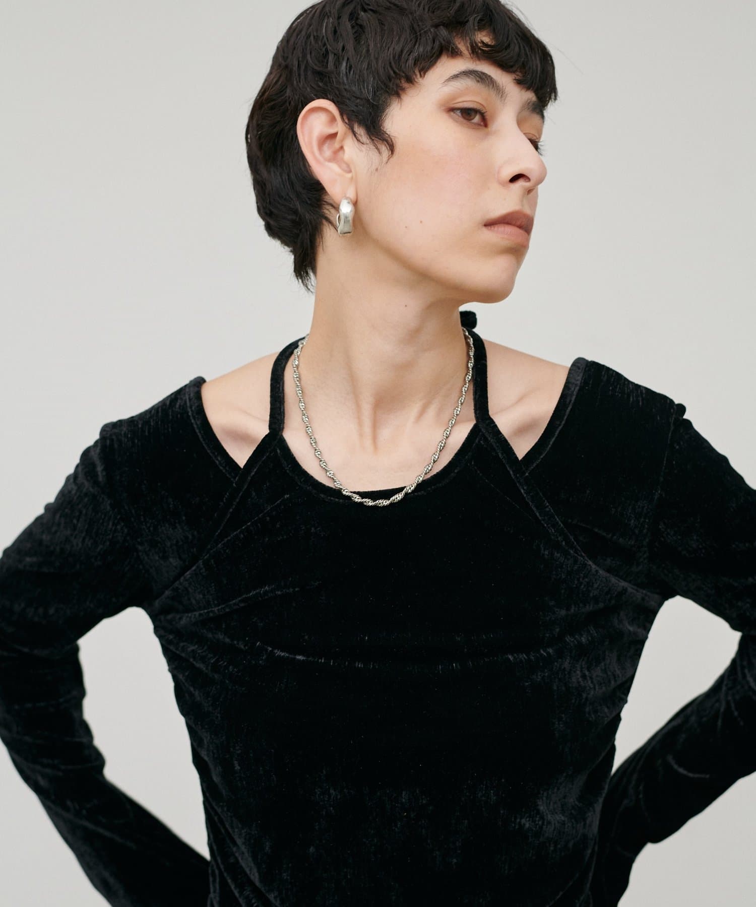 LARUTA(ラルータ) ［Web限定］ベロアレイヤードホルターネックプルオーバー
