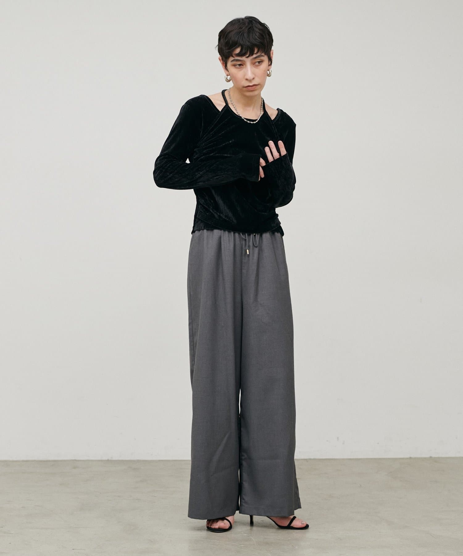 LARUTA(ラルータ) ［Web限定］ベロアレイヤードホルターネックプルオーバー