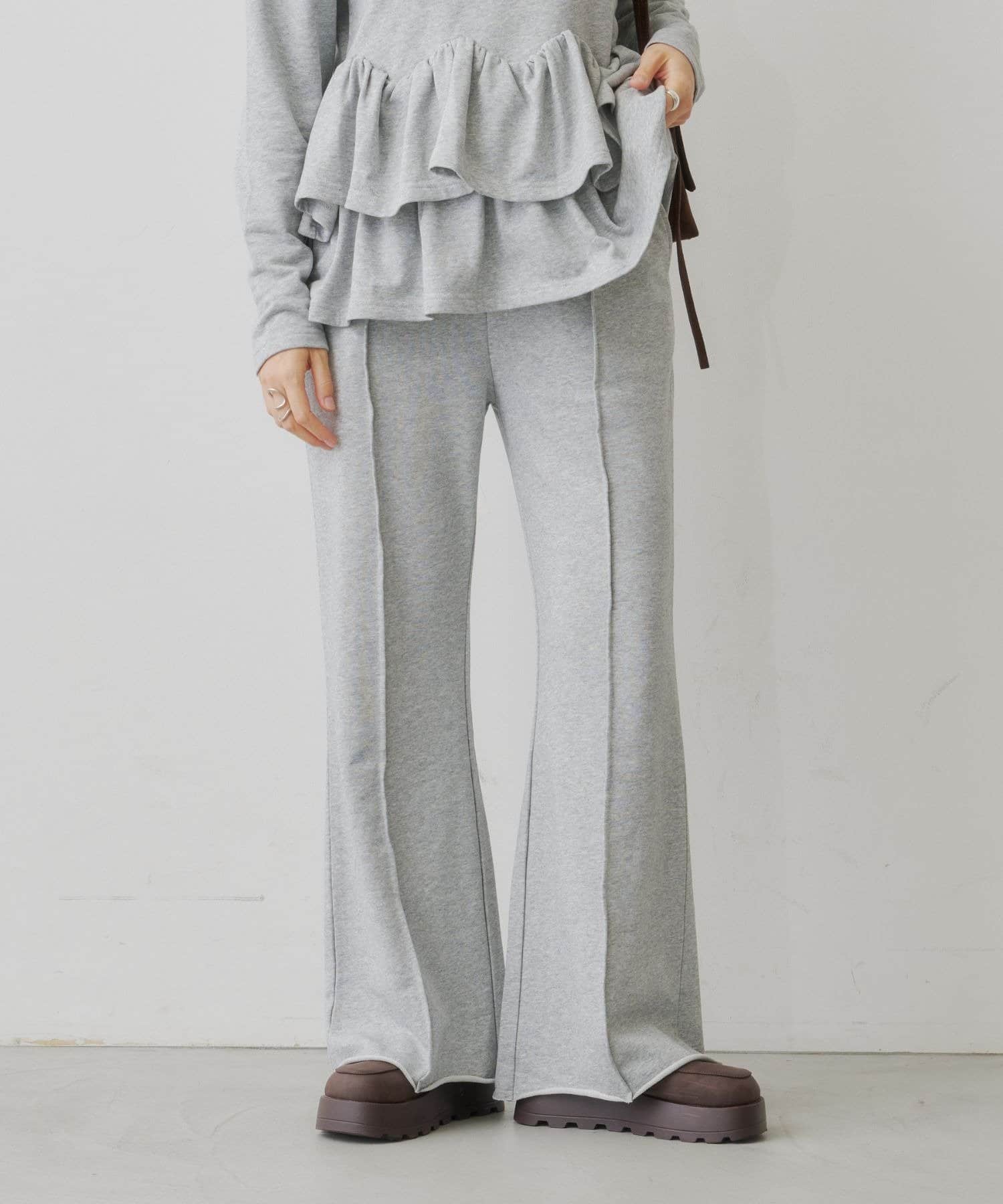 Kastane(カスタネ) 【8.20(木)12:00開始/KATOMARI企画】EASY FLARE SWEAT PANTS