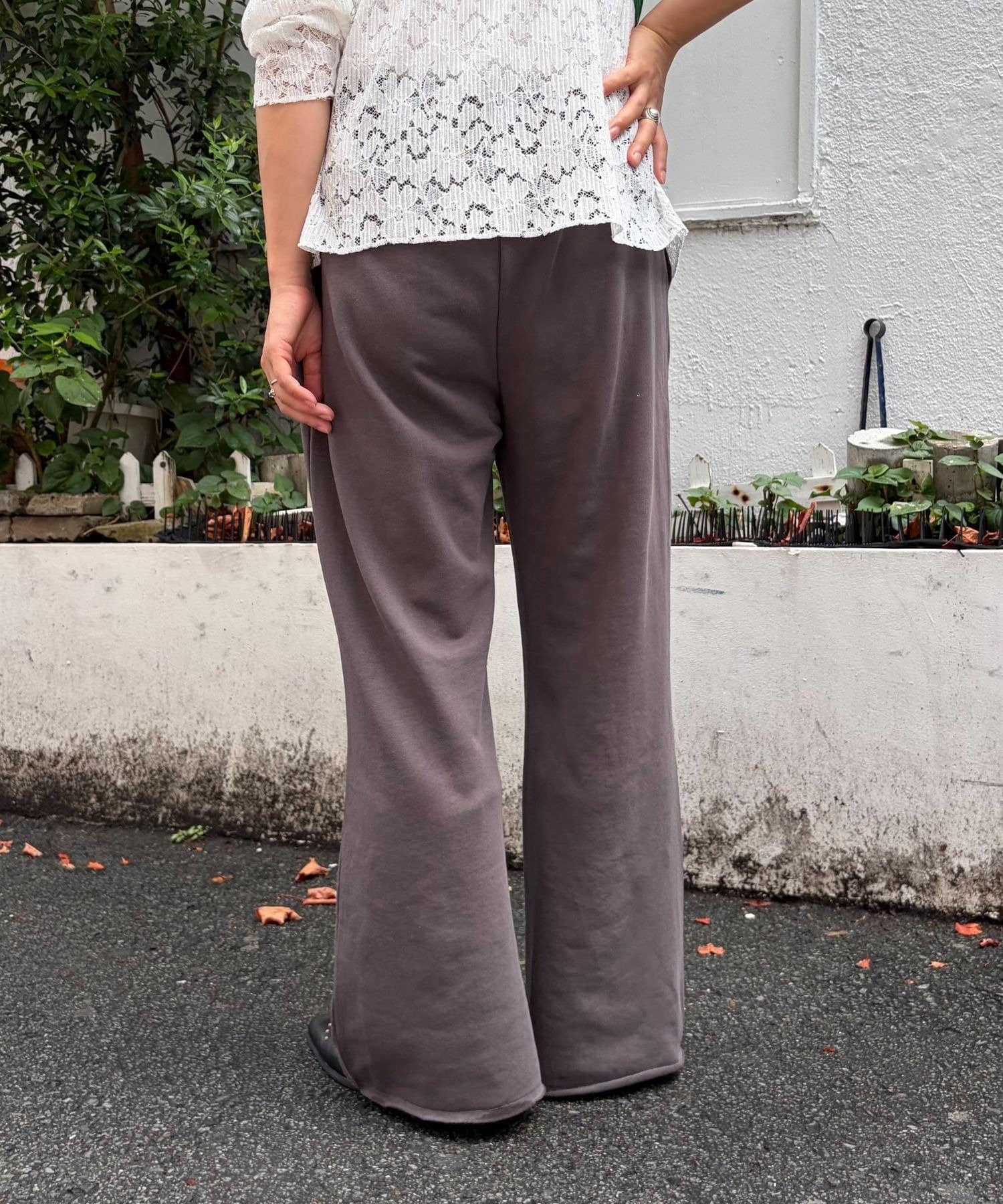 Kastane(カスタネ) 【8.20(木)12:00開始/KATOMARI企画】EASY FLARE SWEAT PANTS