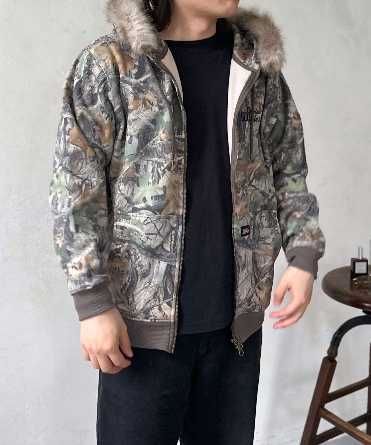 LOCUST(ローカスト) 【ユニセックス】【Dickies】フードファーリベット付パーカー