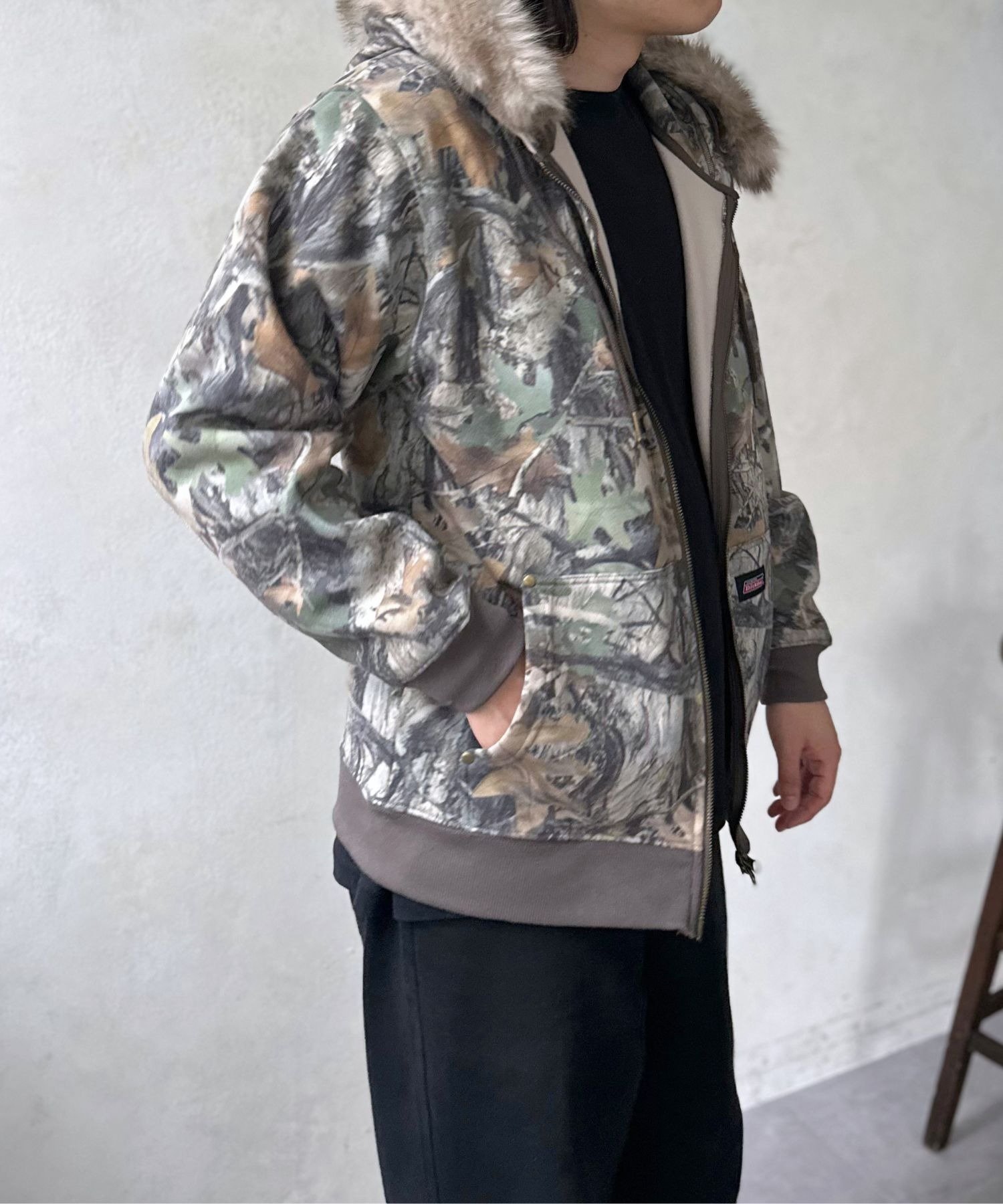 LOCUST(ローカスト) 【ユニセックス】【Dickies】フードファーリベット付パーカー