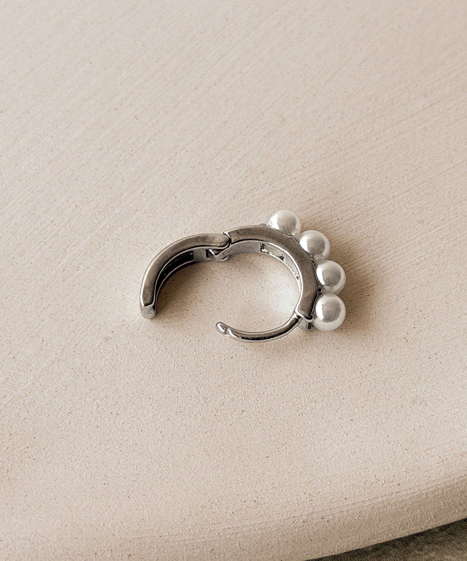 3COINS(スリーコインズ) ラインパールワンタッチピアス