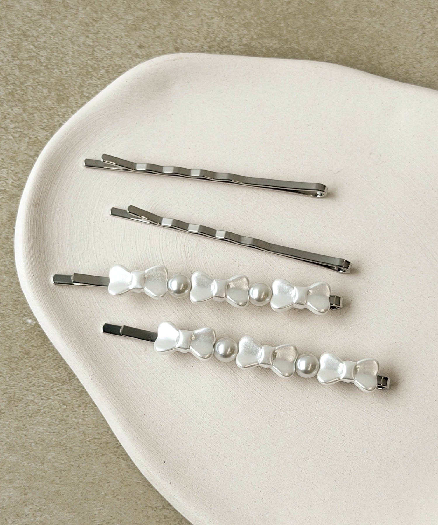 3COINS(スリーコインズ) モチーフパールヘアピン4個セット