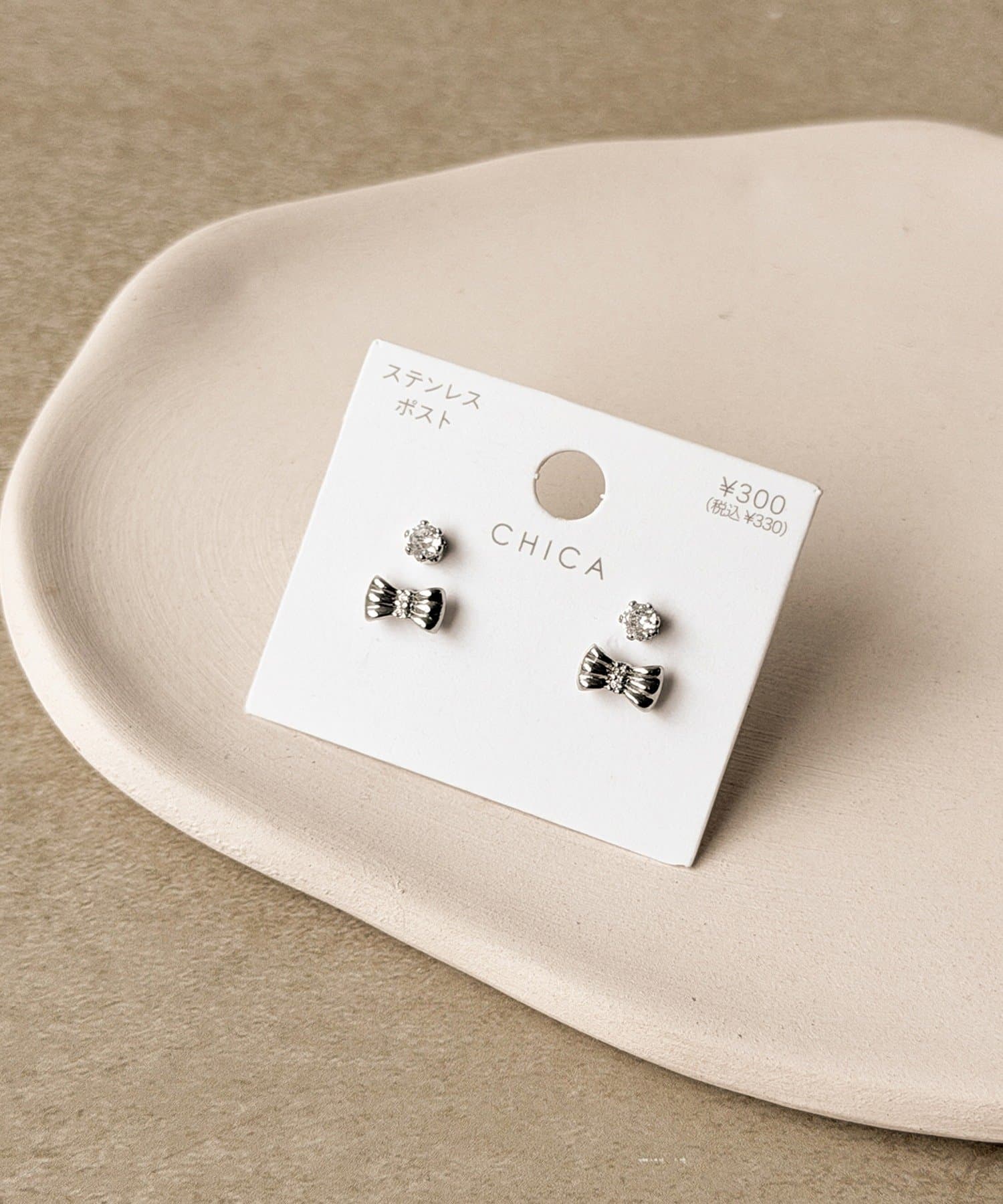 3COINS(スリーコインズ) 太リボンビジューピアス4個セット