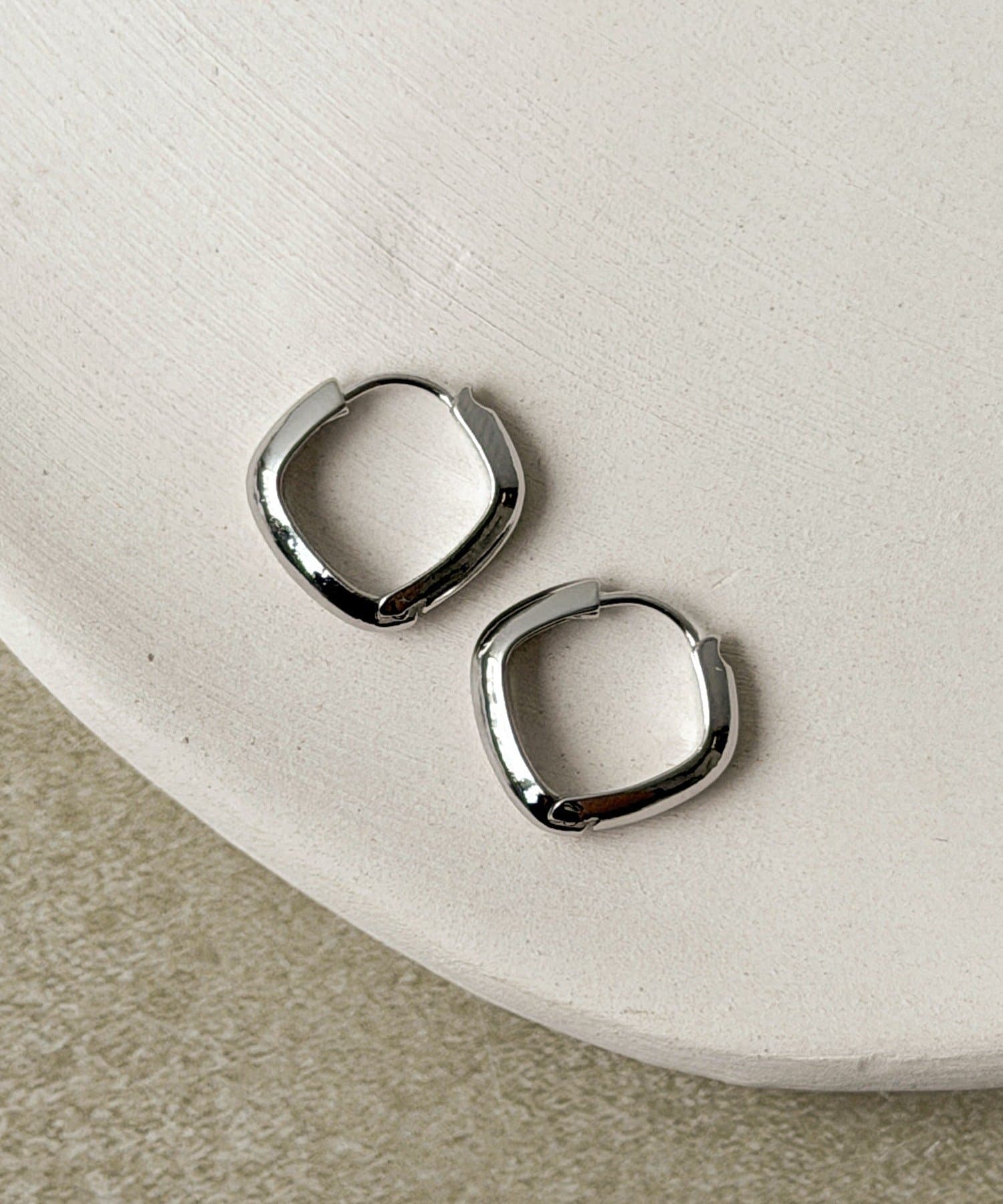 3COINS(スリーコインズ) スクエアフープワンタッチピアス