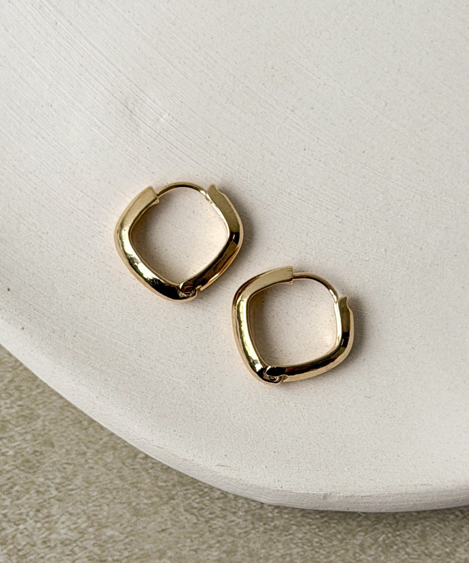 3COINS(スリーコインズ) スクエアフープワンタッチピアス