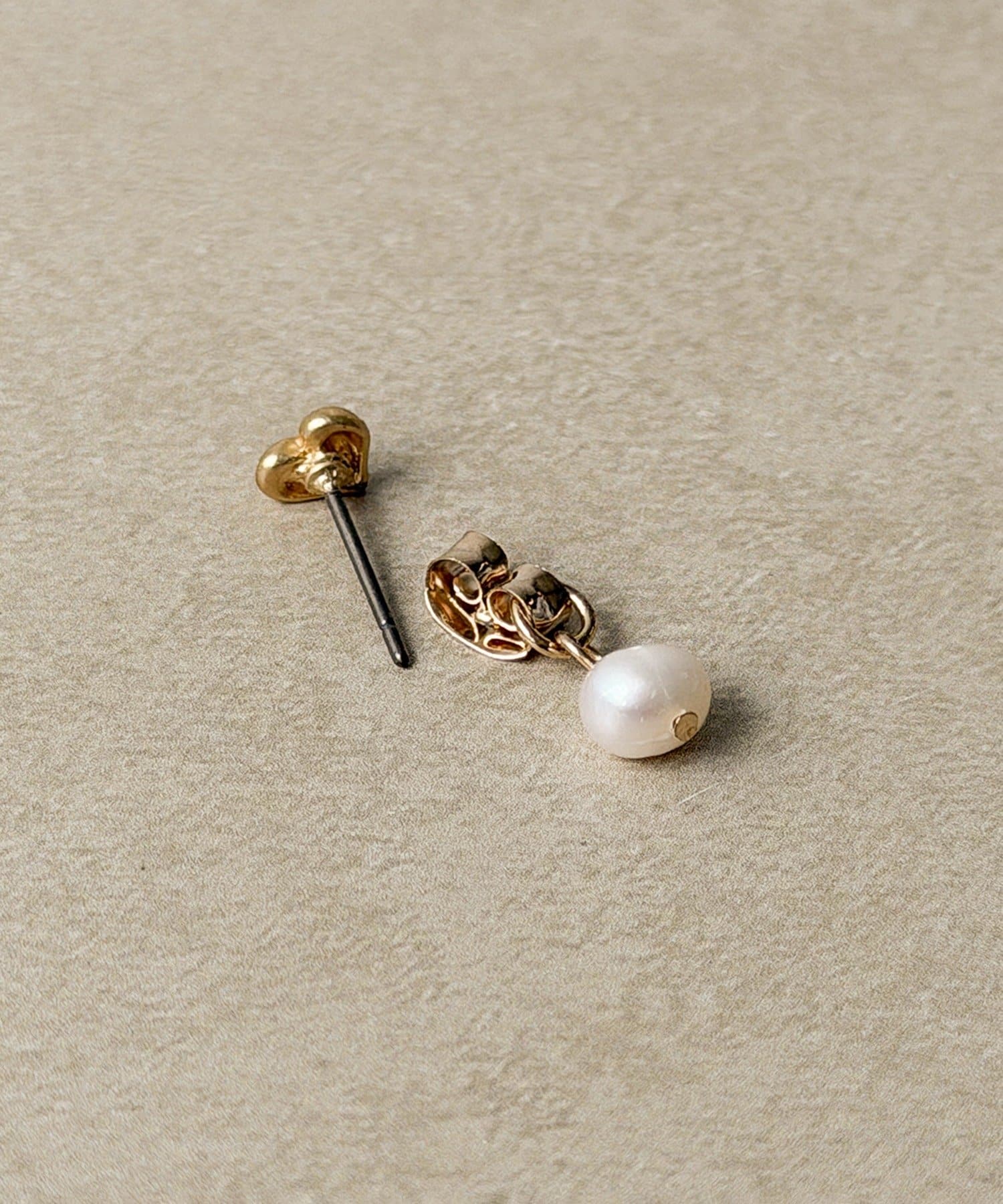 3COINS(スリーコインズ) ハートパールキャッチピアス