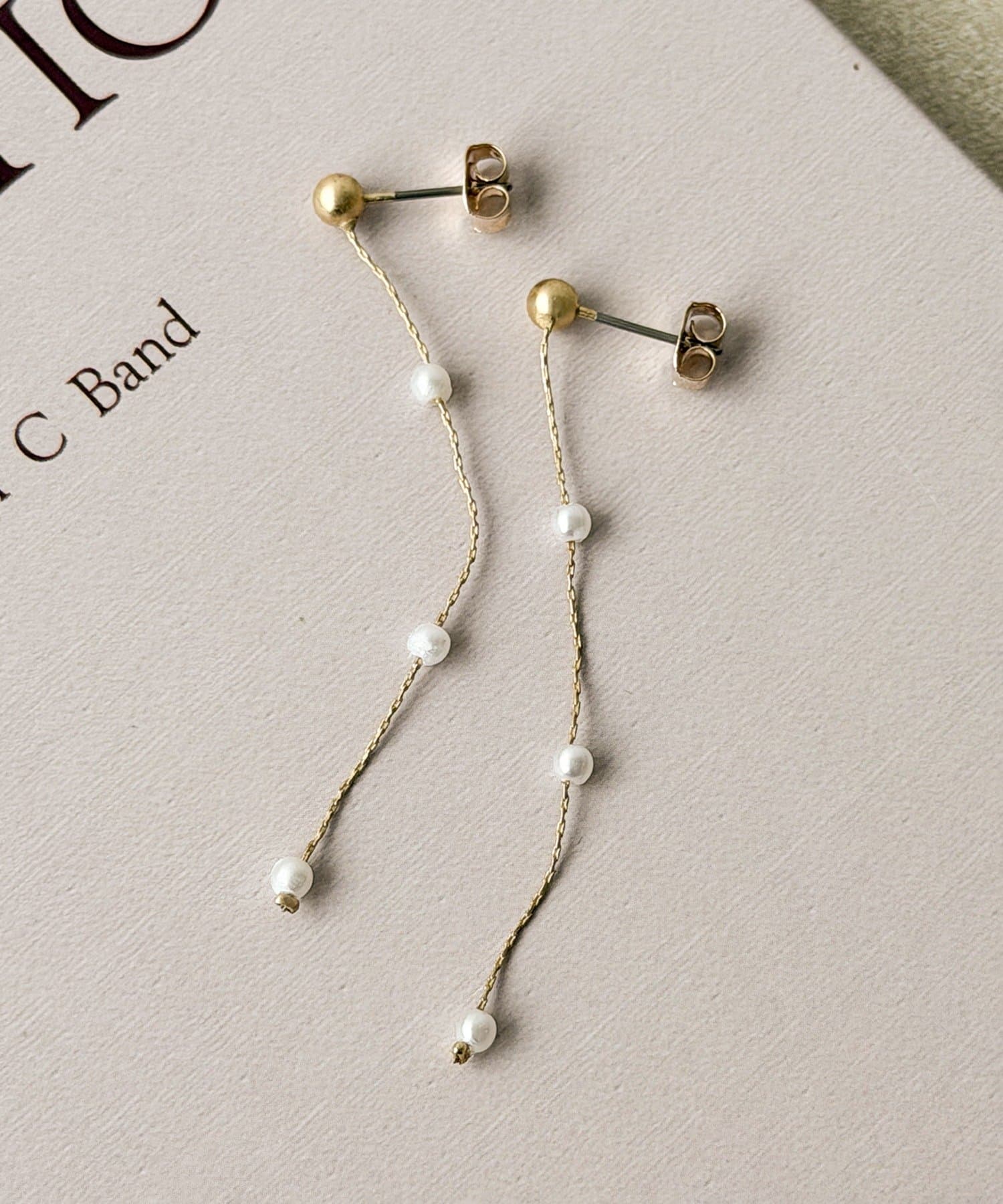 3COINS(スリーコインズ) 丸玉ロングパールチェーンピアス