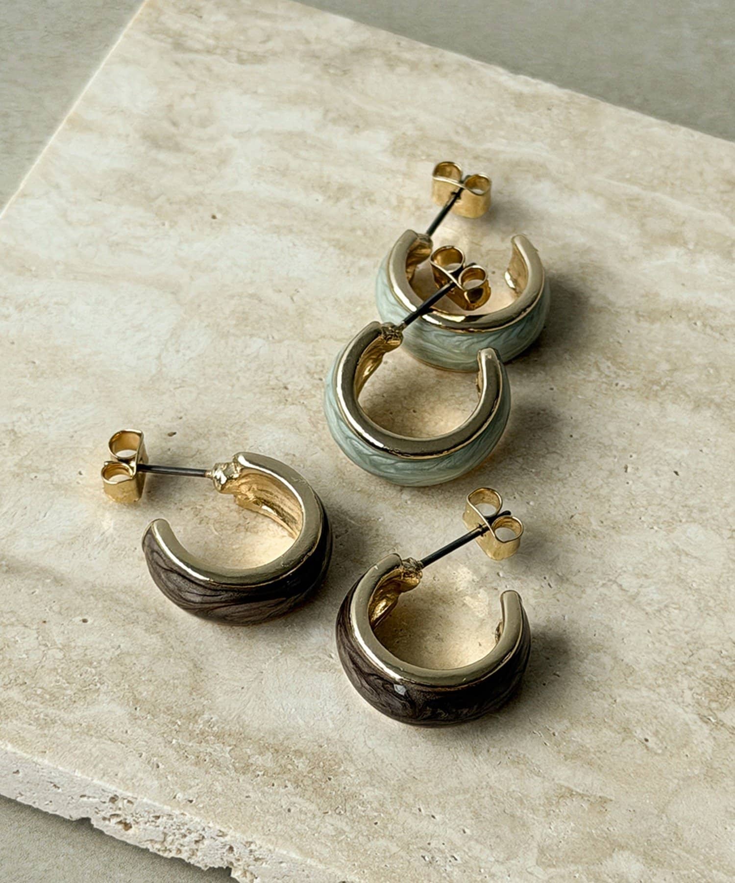 3COINS(スリーコインズ) ワイドカラーフープピアス