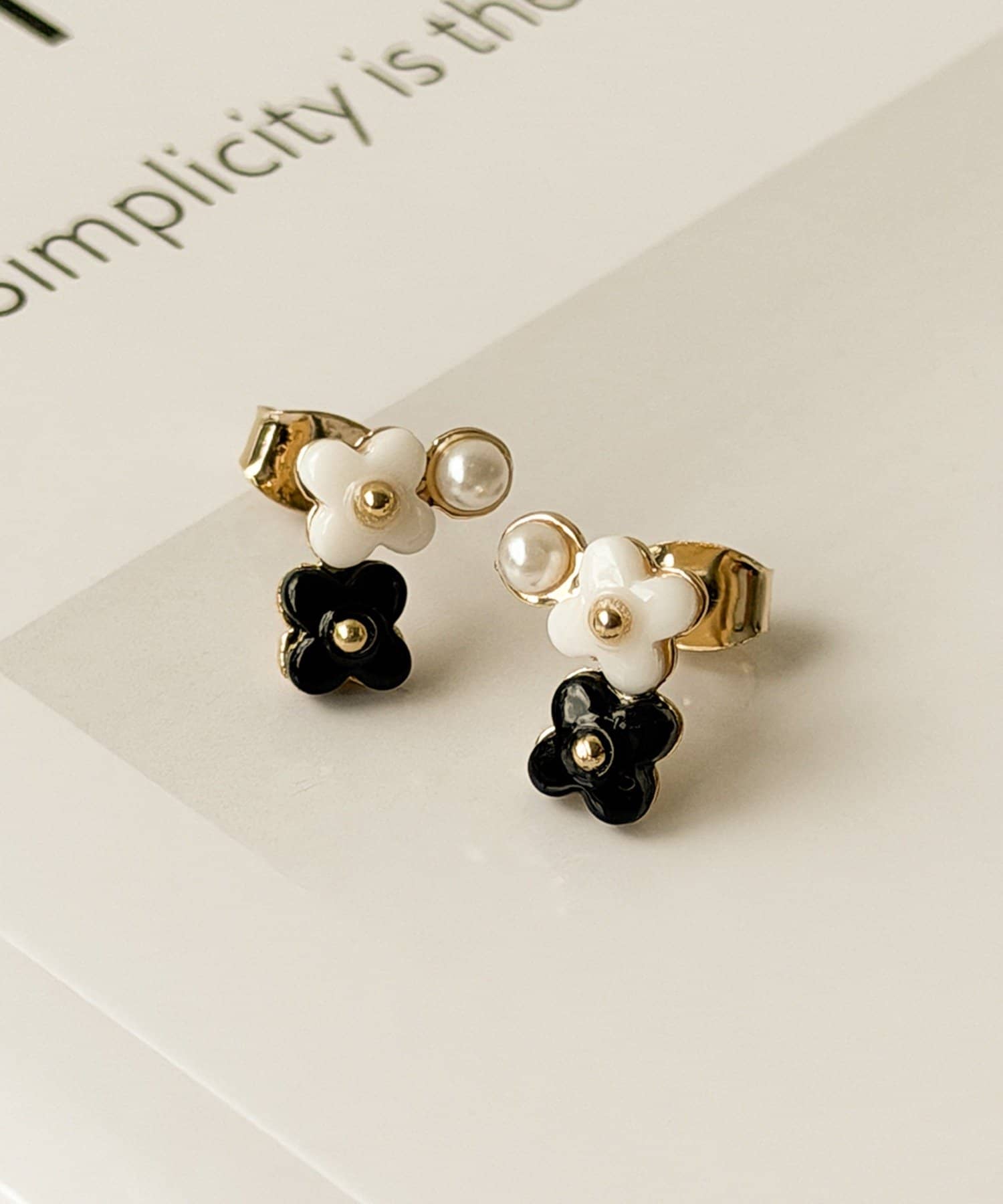 3COINS(スリーコインズ) 小花パールピアス