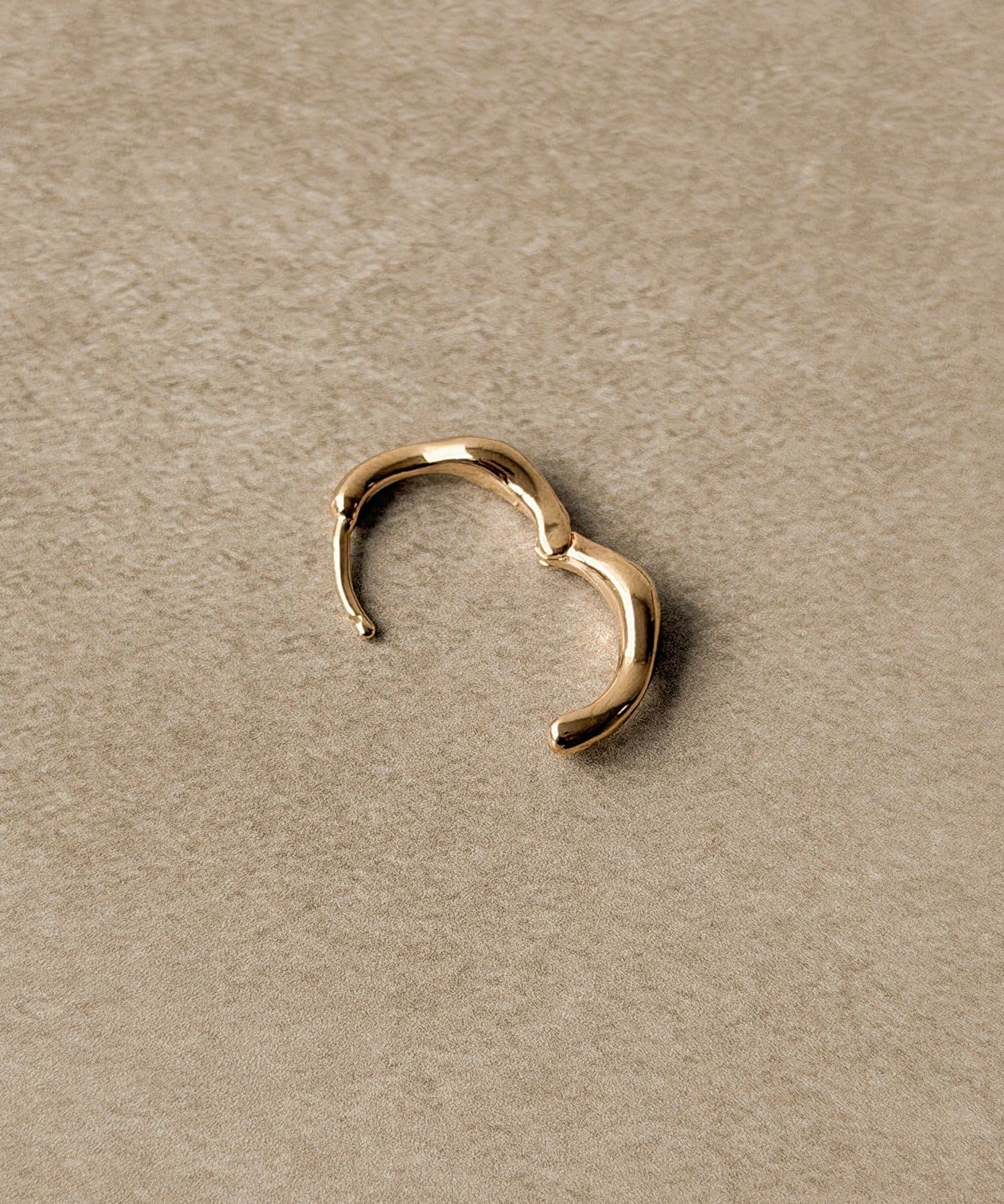 3COINS(スリーコインズ) ねじりフープワンタッチピアス