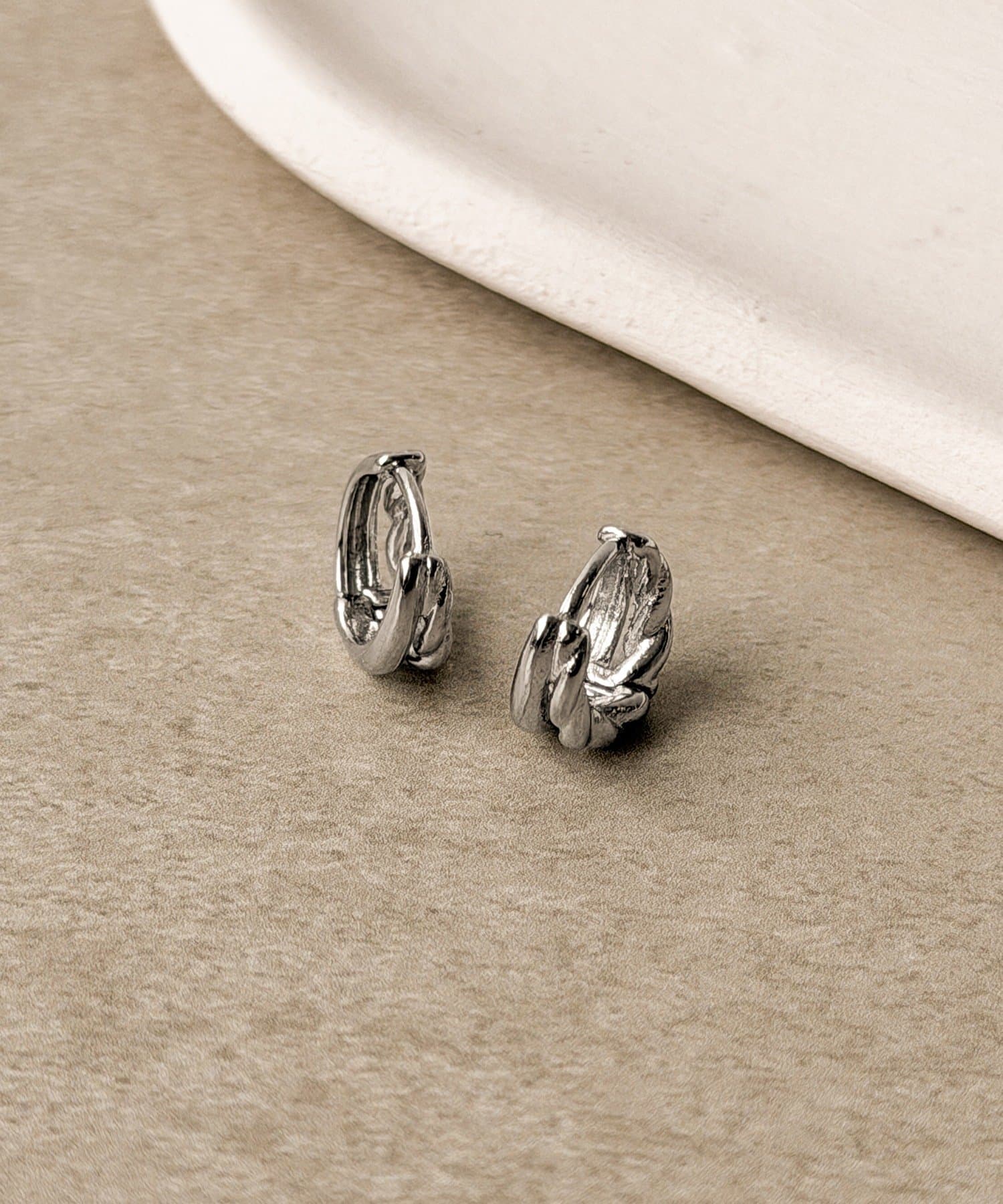 3COINS(スリーコインズ) 編み込みフープワンタッチピアス