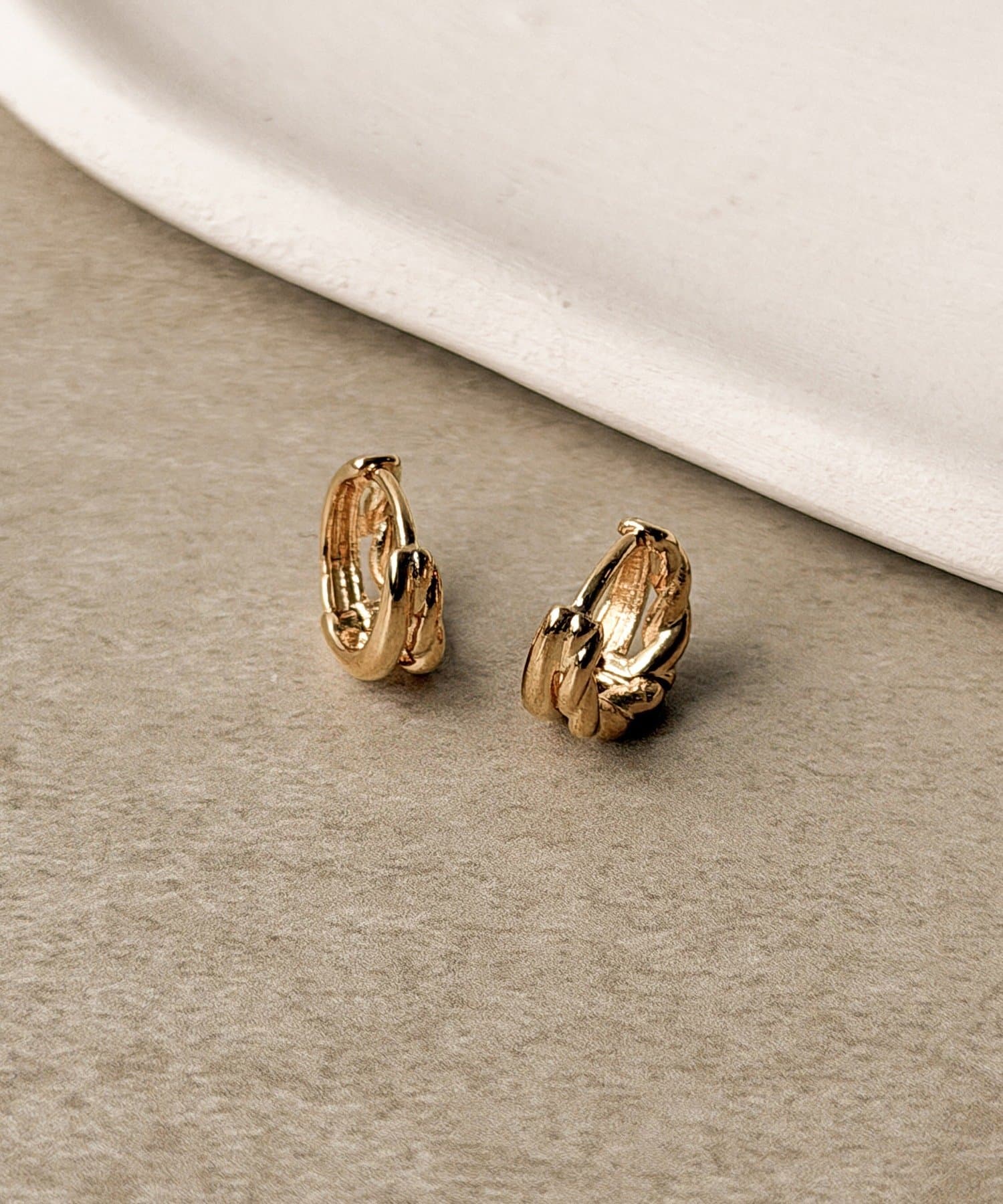 3COINS(スリーコインズ) 編み込みフープワンタッチピアス