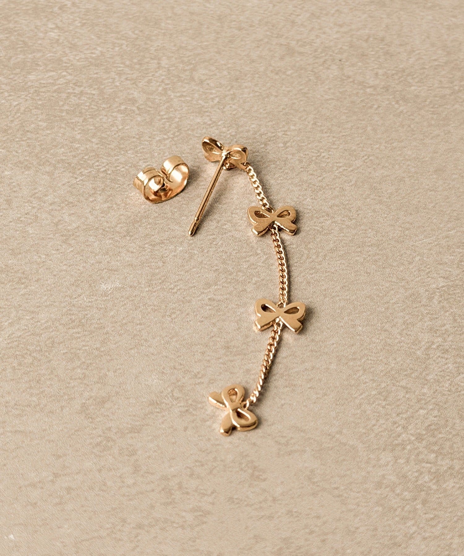 3COINS(スリーコインズ) リボンロングチェーンピアス