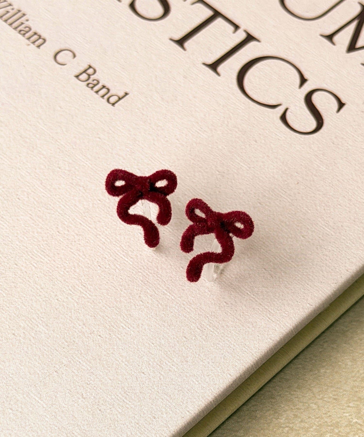 3COINS(スリーコインズ) ベロアリボン樹脂イヤリング