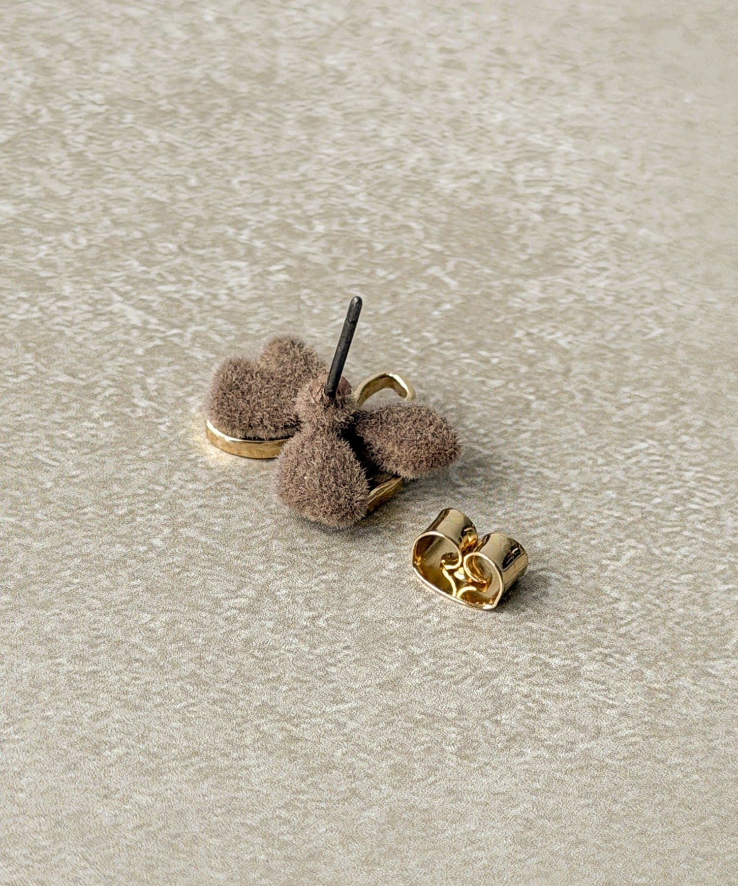 3COINS(スリーコインズ) ベロアフラワーピアス