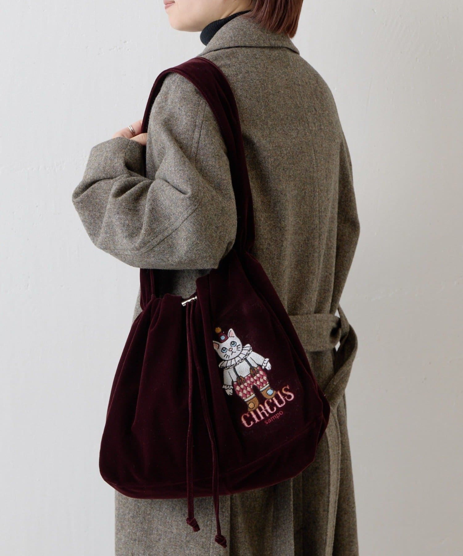 ear PAPILLONNER(イア パピヨネ) 《A4サイズ対応/500g未満》sampo×earコラボ　ベロア巾着ショルダーバッグ