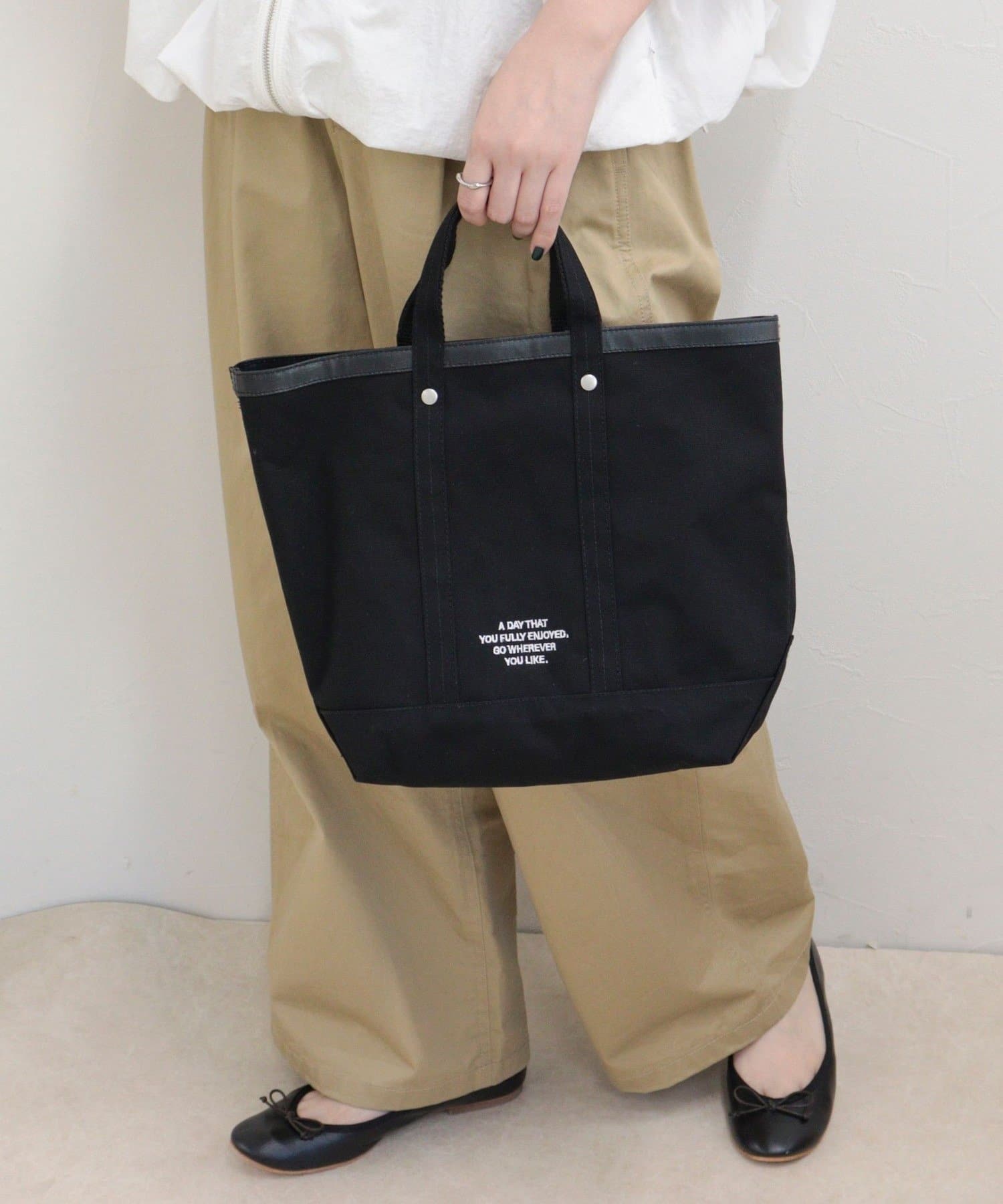 FREDY & GLOSTER(フレディ アンド グロスター) 軽量ラミネートトートバッグ