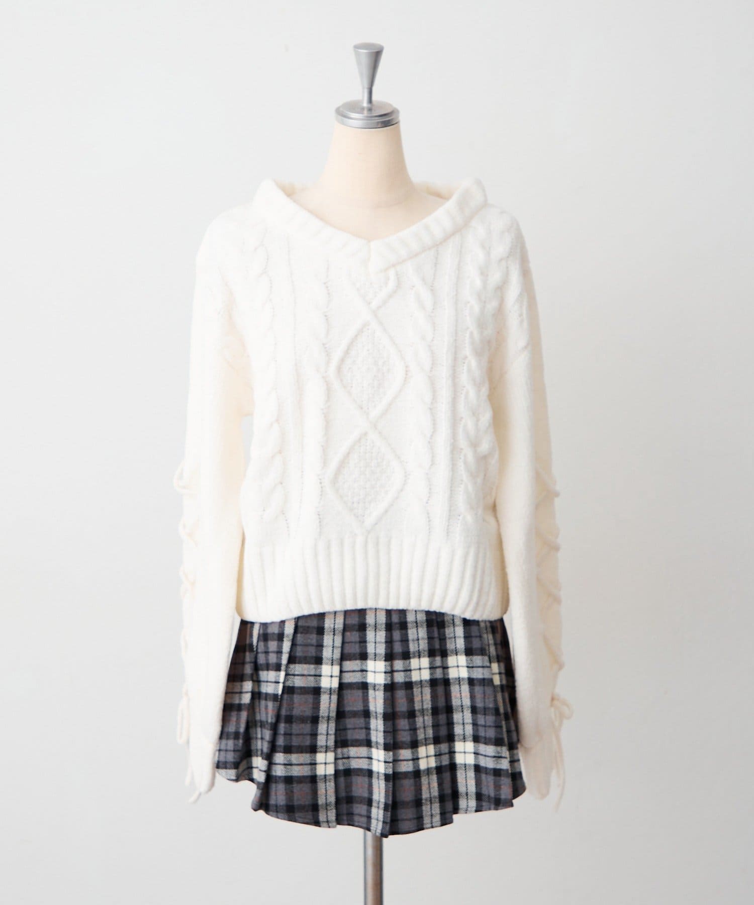 NICE CLAUP / OLIVE des OLIVE OUTLET(ナイスクラップ  / オリーブ デ オリーブ アウトレット) 【continuer】 袖レースアップモールニットワンピース