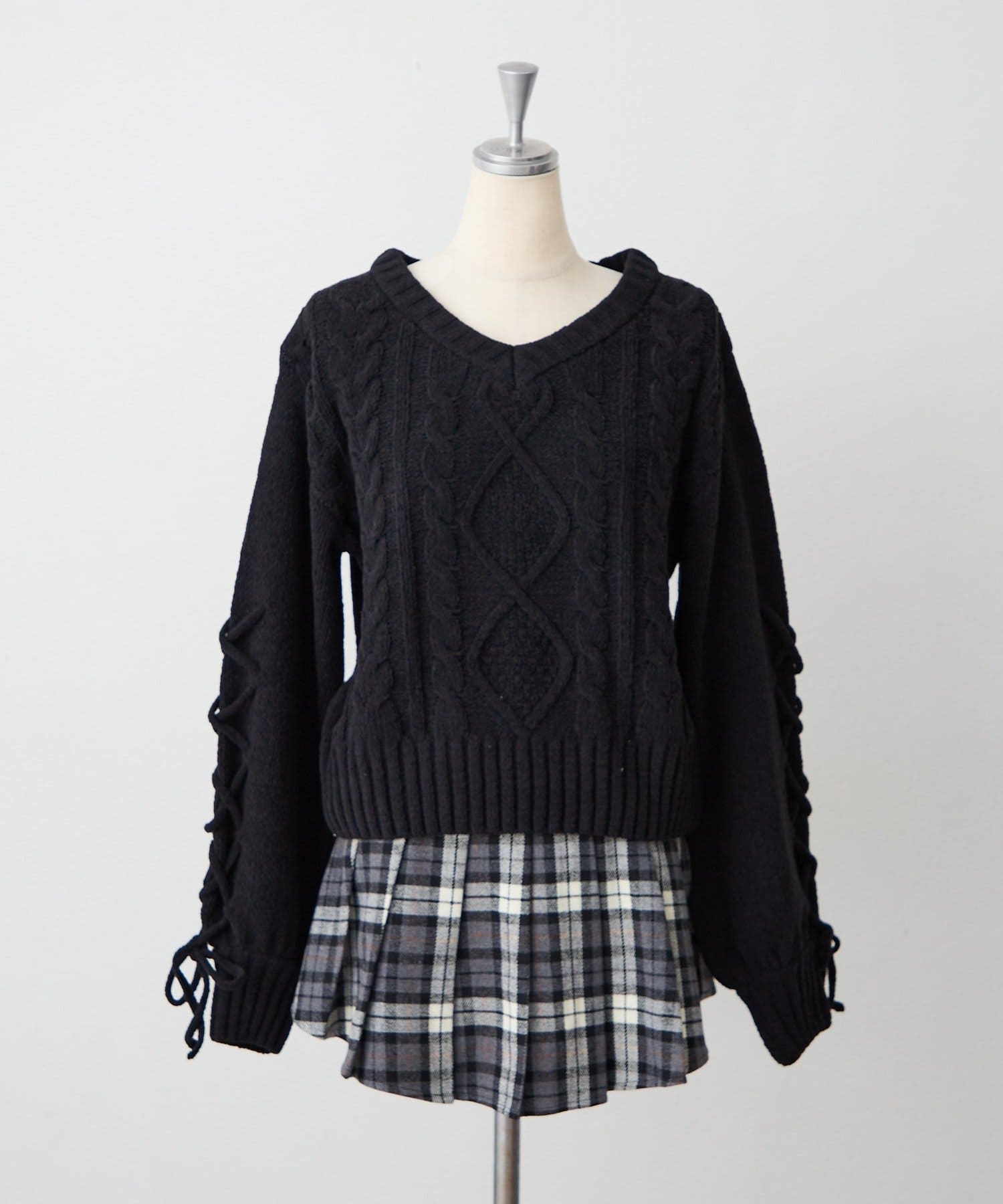 NICE CLAUP / OLIVE des OLIVE OUTLET(ナイスクラップ  / オリーブ デ オリーブ アウトレット) 【continuer】 袖レースアップモールニットワンピース