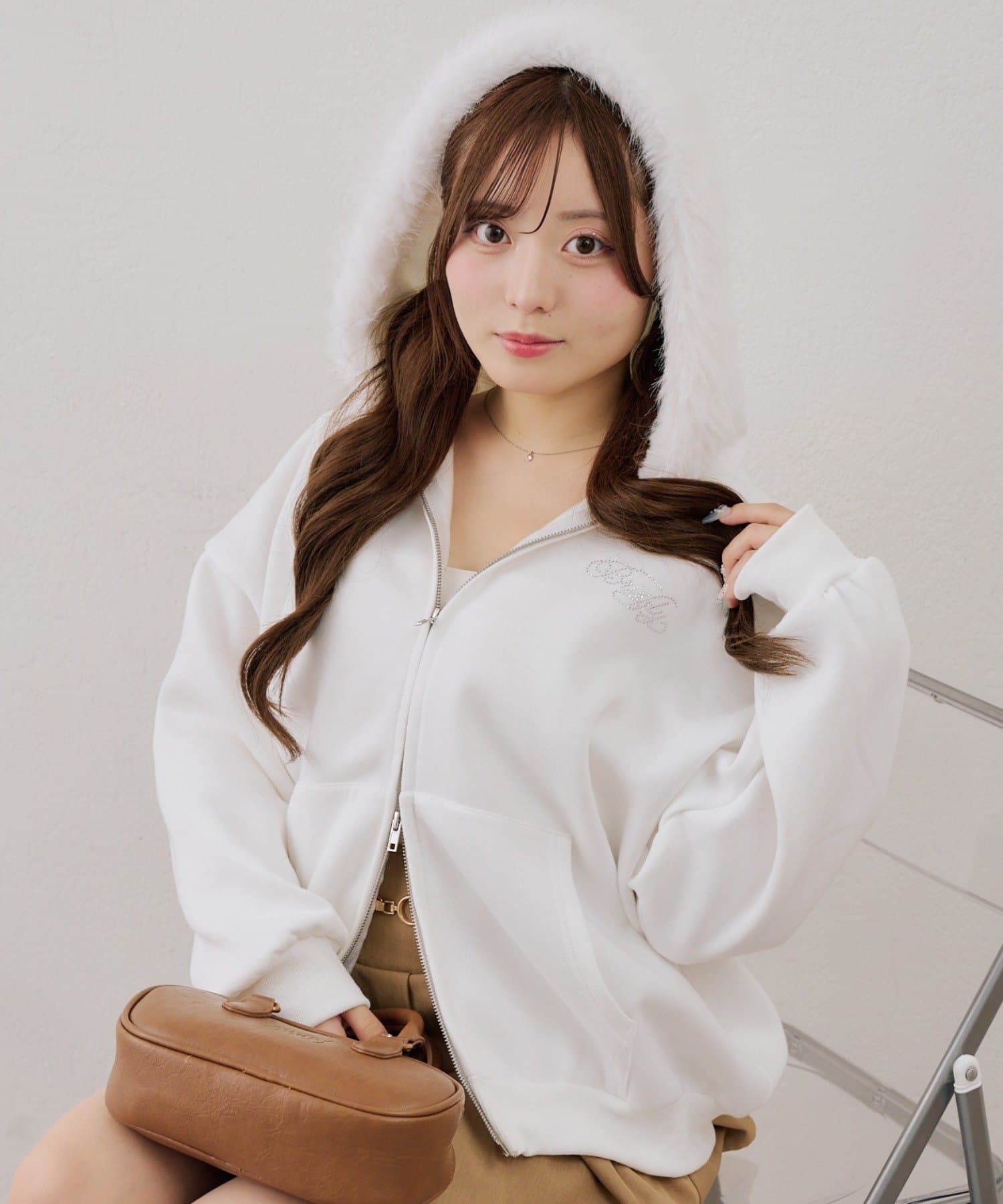 NICE CLAUP / OLIVE des OLIVE OUTLET(ナイスクラップ  / オリーブ デ オリーブ アウトレット) 【continuer】キラキラロゴフェイクファーパーカー