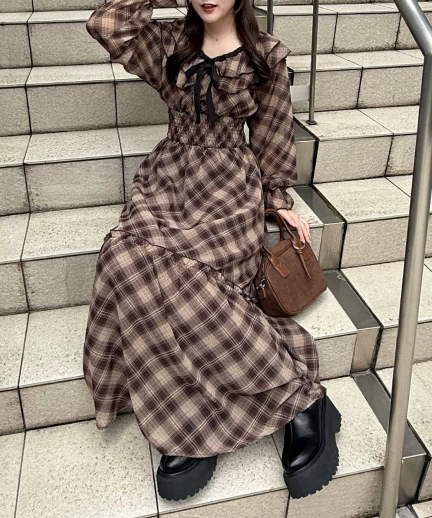 NICE CLAUP / OLIVE des OLIVE OUTLET(ナイスクラップ  / オリーブ デ オリーブ アウトレット) 【continuer】1枚で特別感を纏うフリル衿ロングワンピース