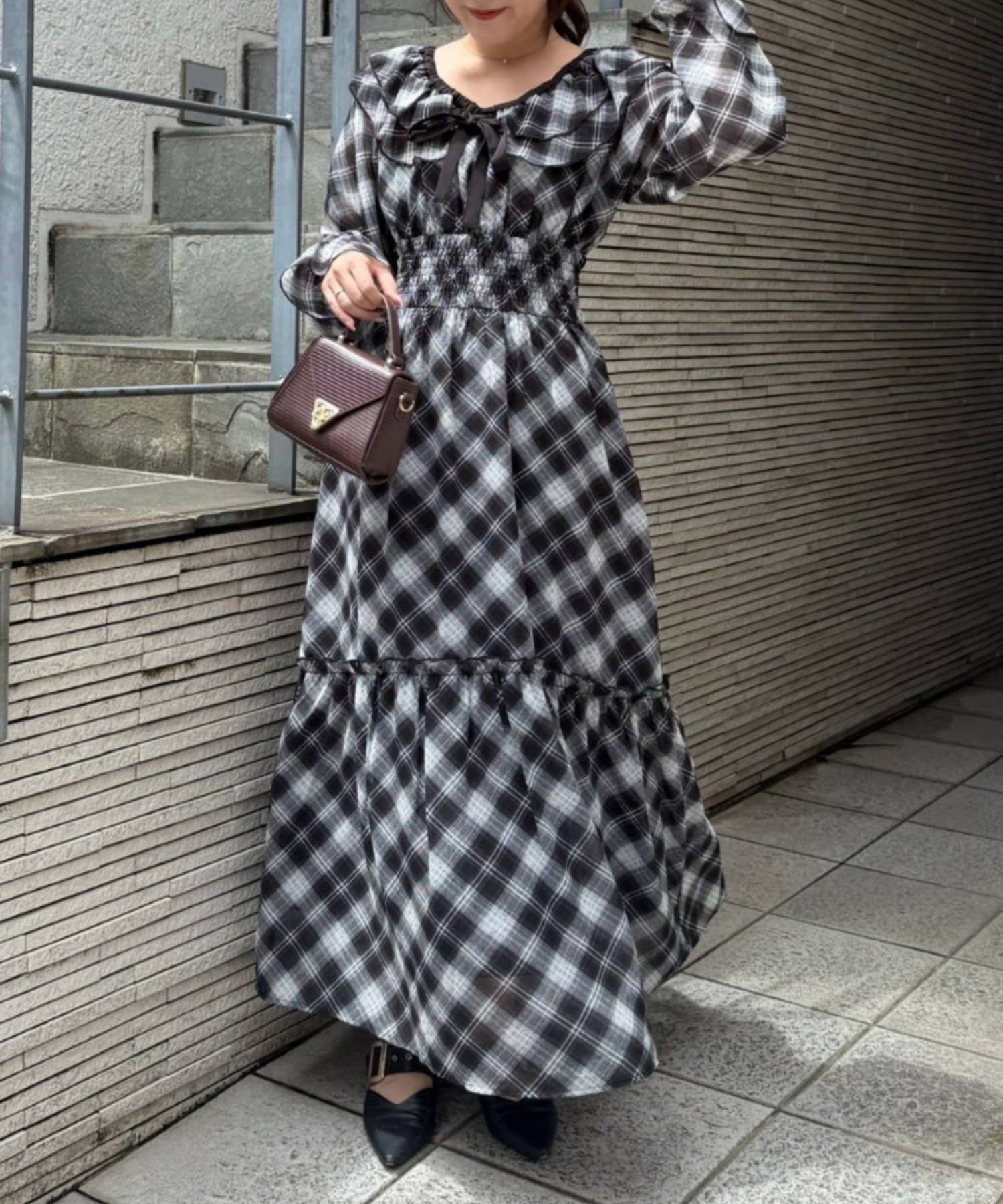 NICE CLAUP / OLIVE des OLIVE OUTLET(ナイスクラップ  / オリーブ デ オリーブ アウトレット) 【continuer】1枚で特別感を纏うフリル衿ロングワンピース