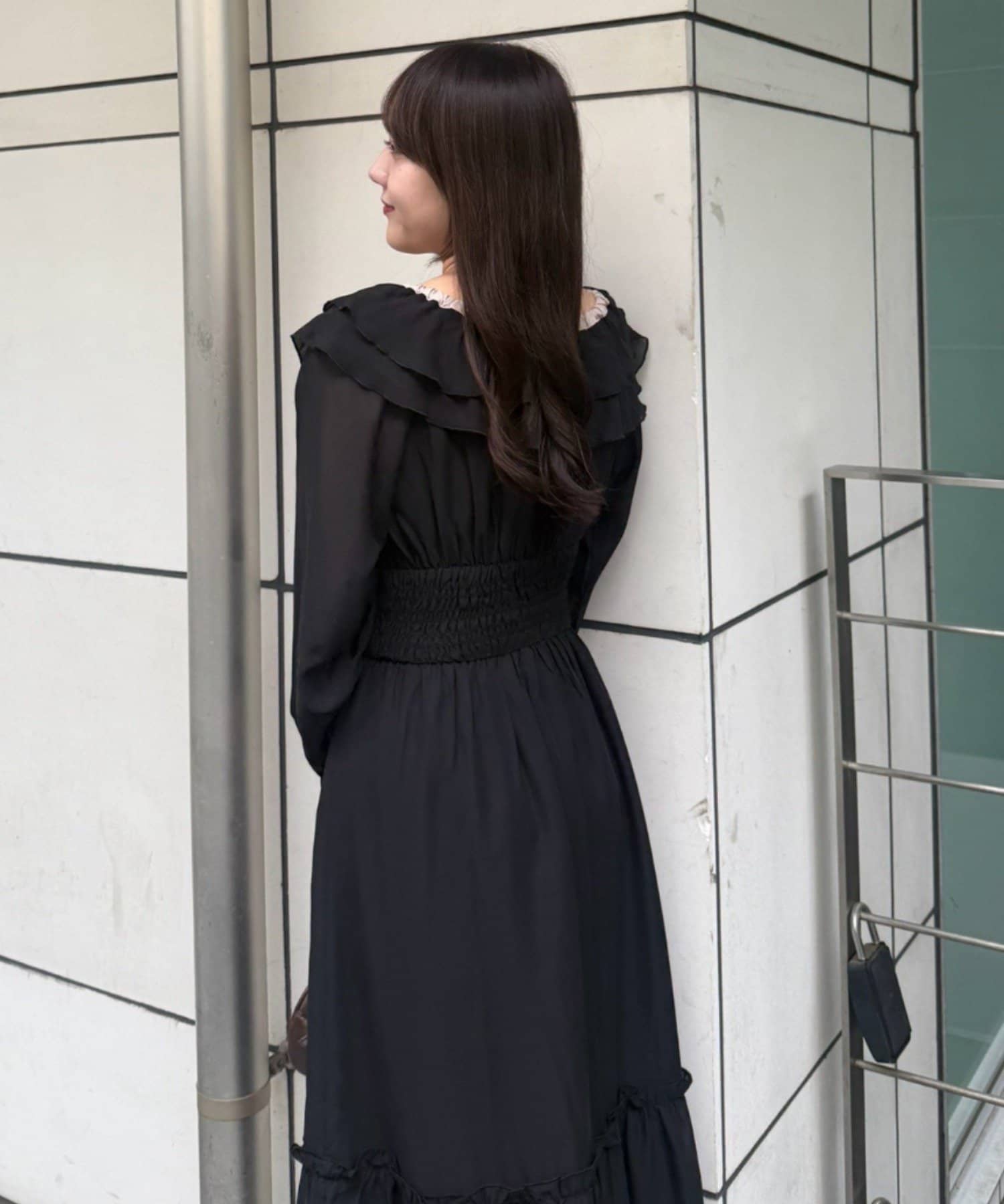 NICE CLAUP / OLIVE des OLIVE OUTLET(ナイスクラップ  / オリーブ デ オリーブ アウトレット) 【continuer】1枚で特別感を纏うフリル衿ロングワンピース