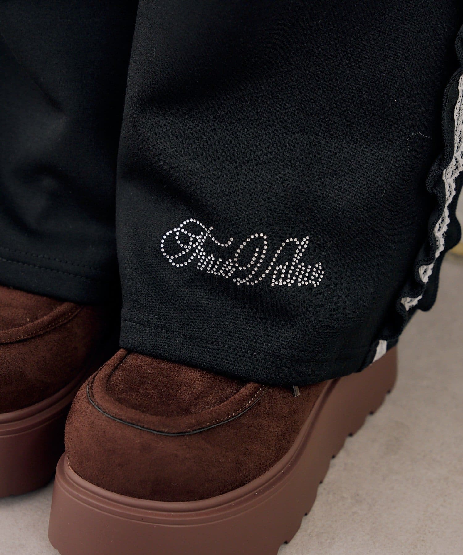 NICE CLAUP / OLIVE des OLIVE OUTLET(ナイスクラップ  / オリーブ デ オリーブ アウトレット) 【continuer】【セットアップ対応可】サイドフリルスウェットパンツ