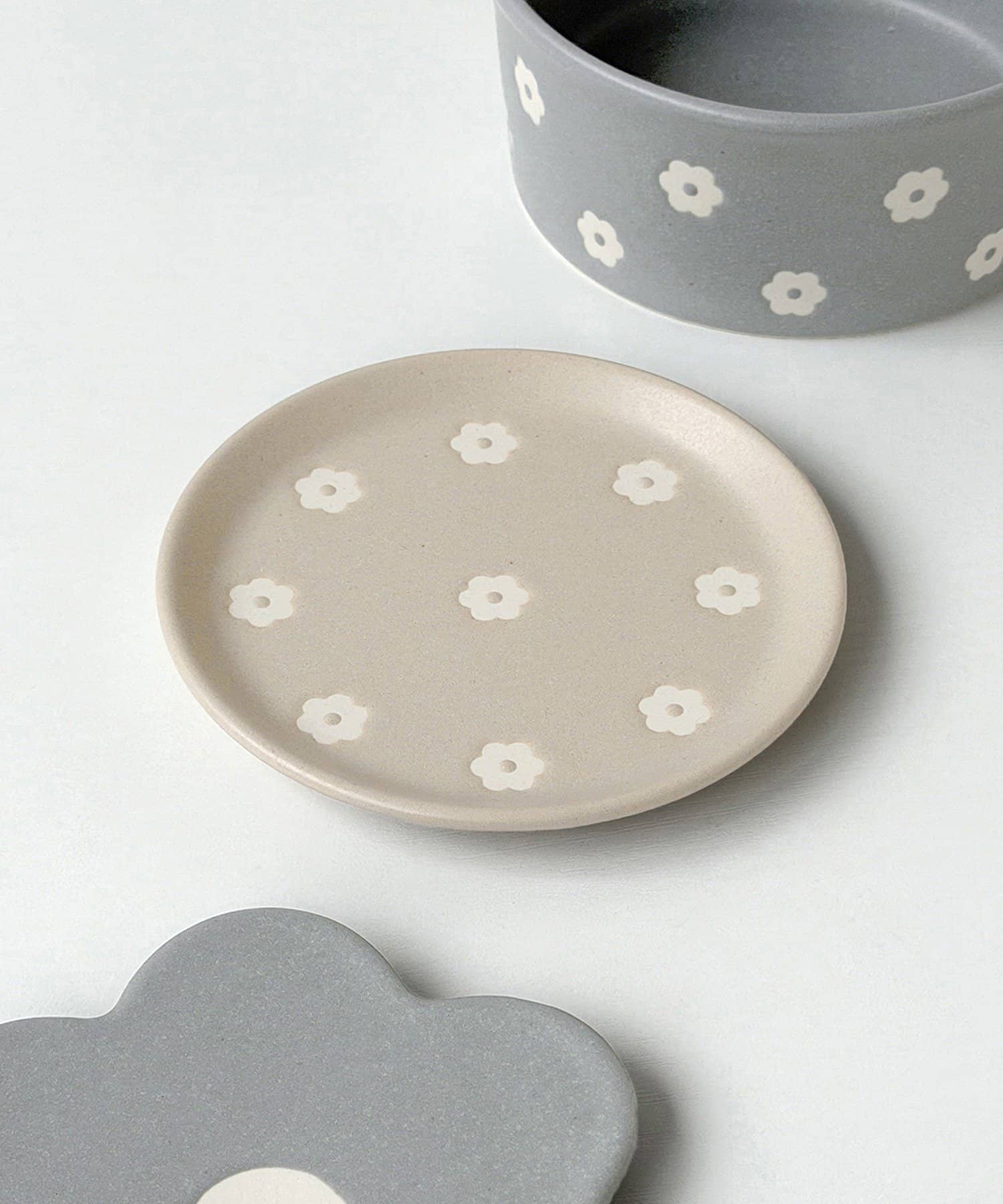 3COINS(スリーコインズ) 花柄小皿：12cm