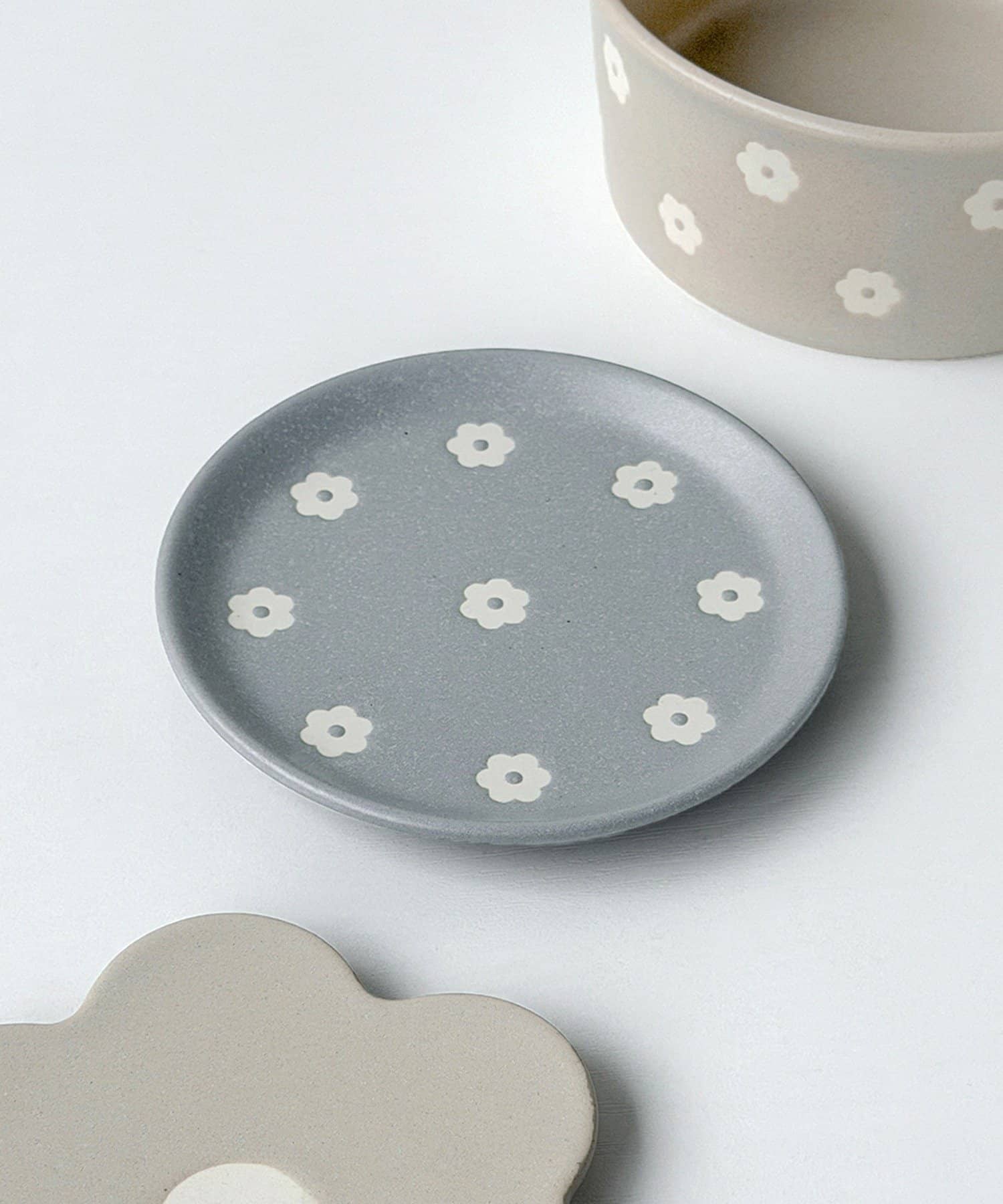 3COINS(スリーコインズ) 花柄小皿：12cm