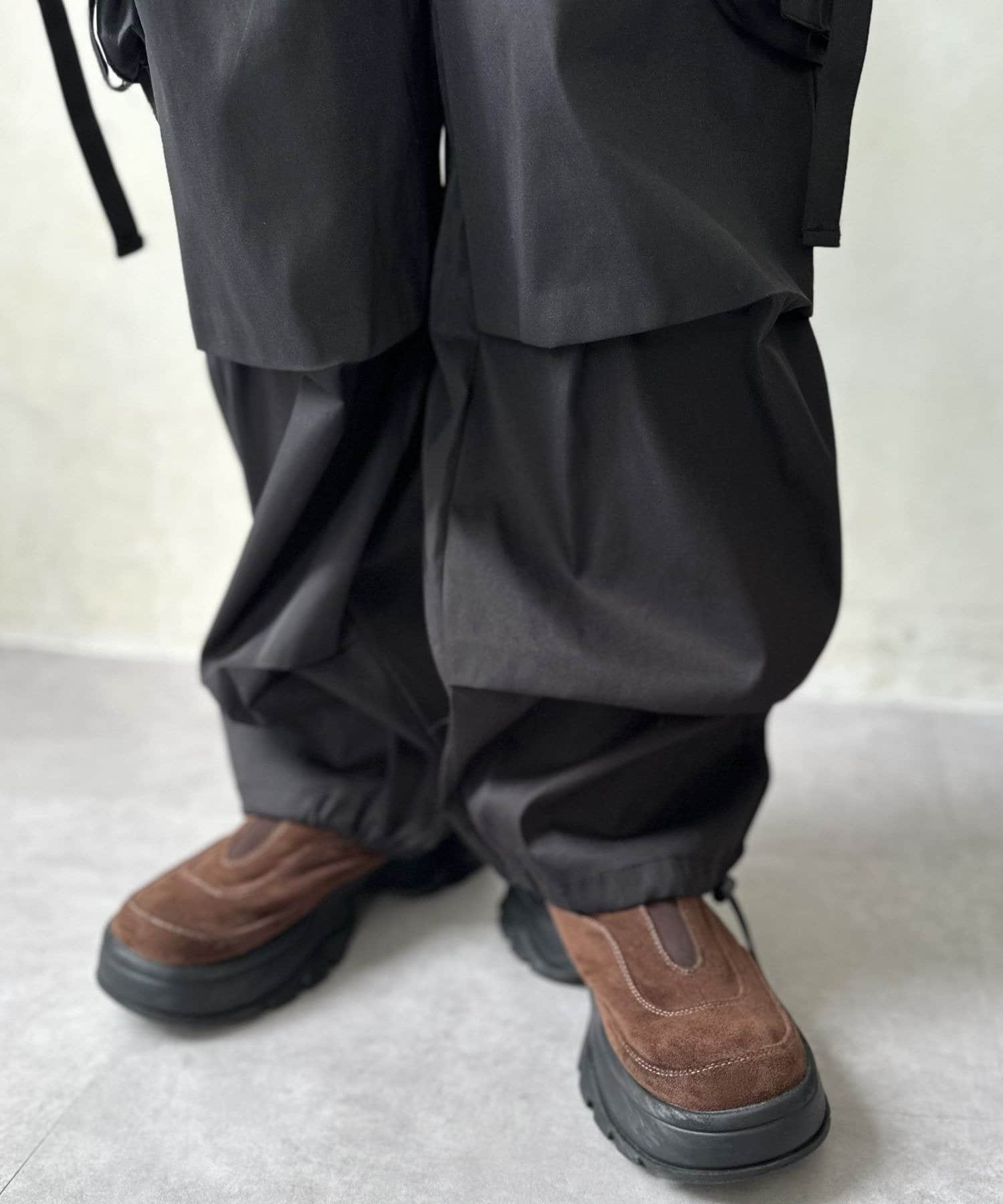 LOCUST(ローカスト) タブ付きカーゴパンツ