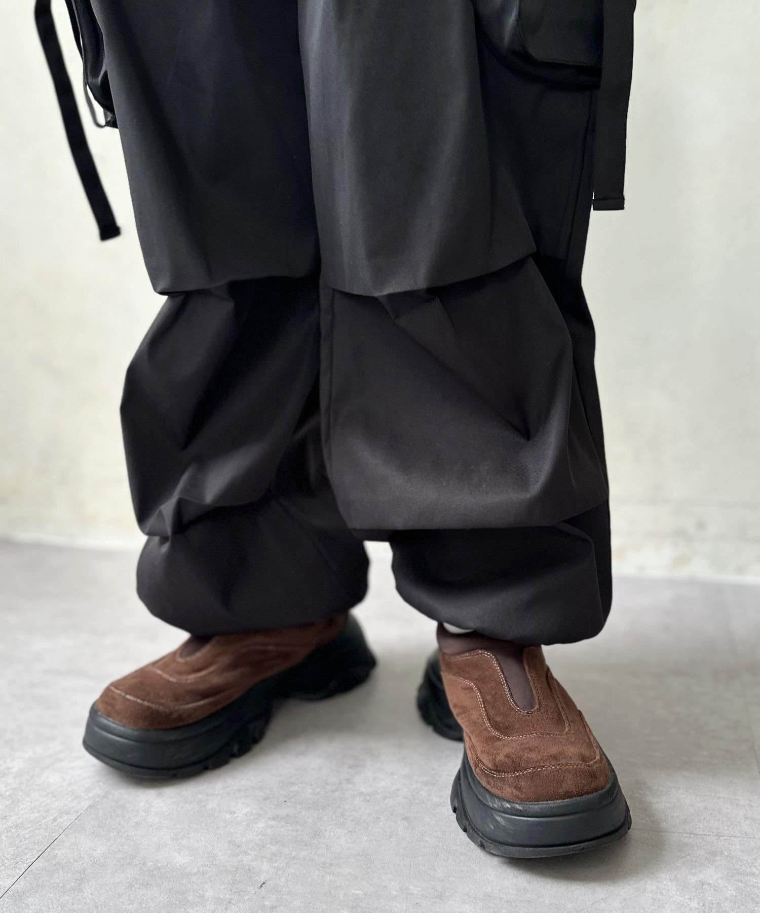 LOCUST(ローカスト) タブ付きカーゴパンツ