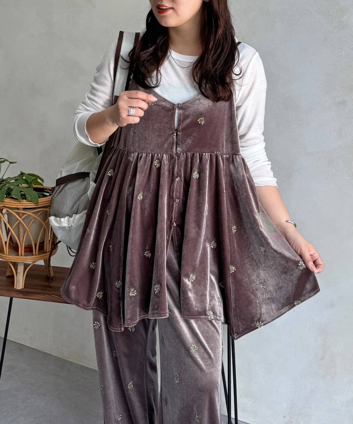 CPCM(シーピーシーエム) 【セットアップ着用可】小花刺繍ベロアイレヘムキャミ