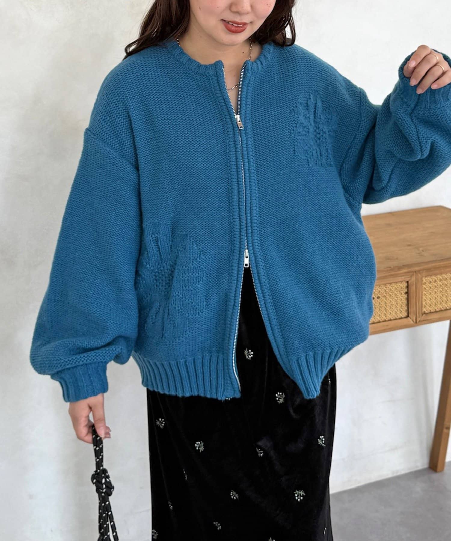 CPCM(シーピーシーエム) 同色花柄クルージップカーディガン
