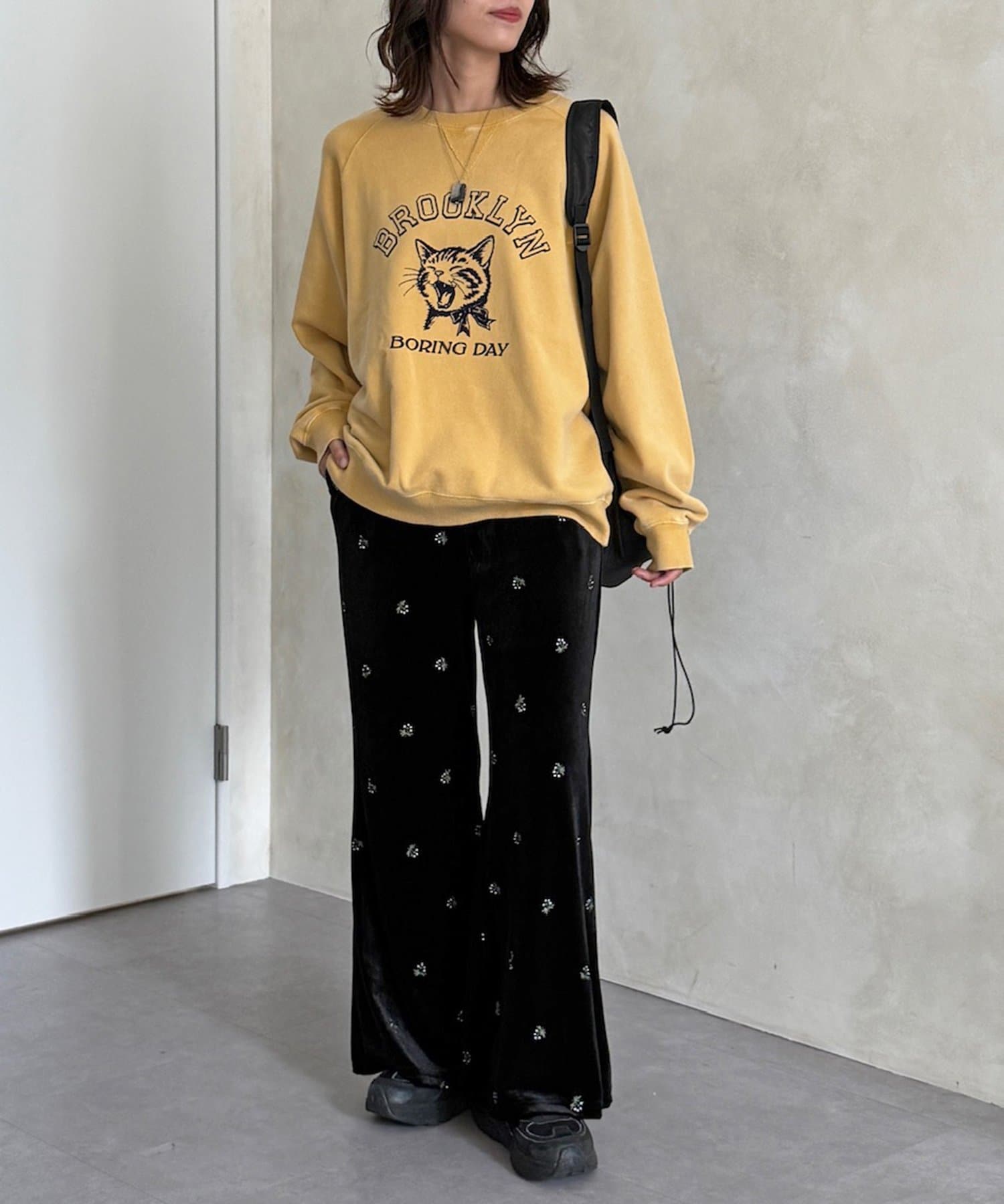 CPCM(シーピーシーエム) 【セットアップ着用可】小花刺繍ベロアフレアパンツ