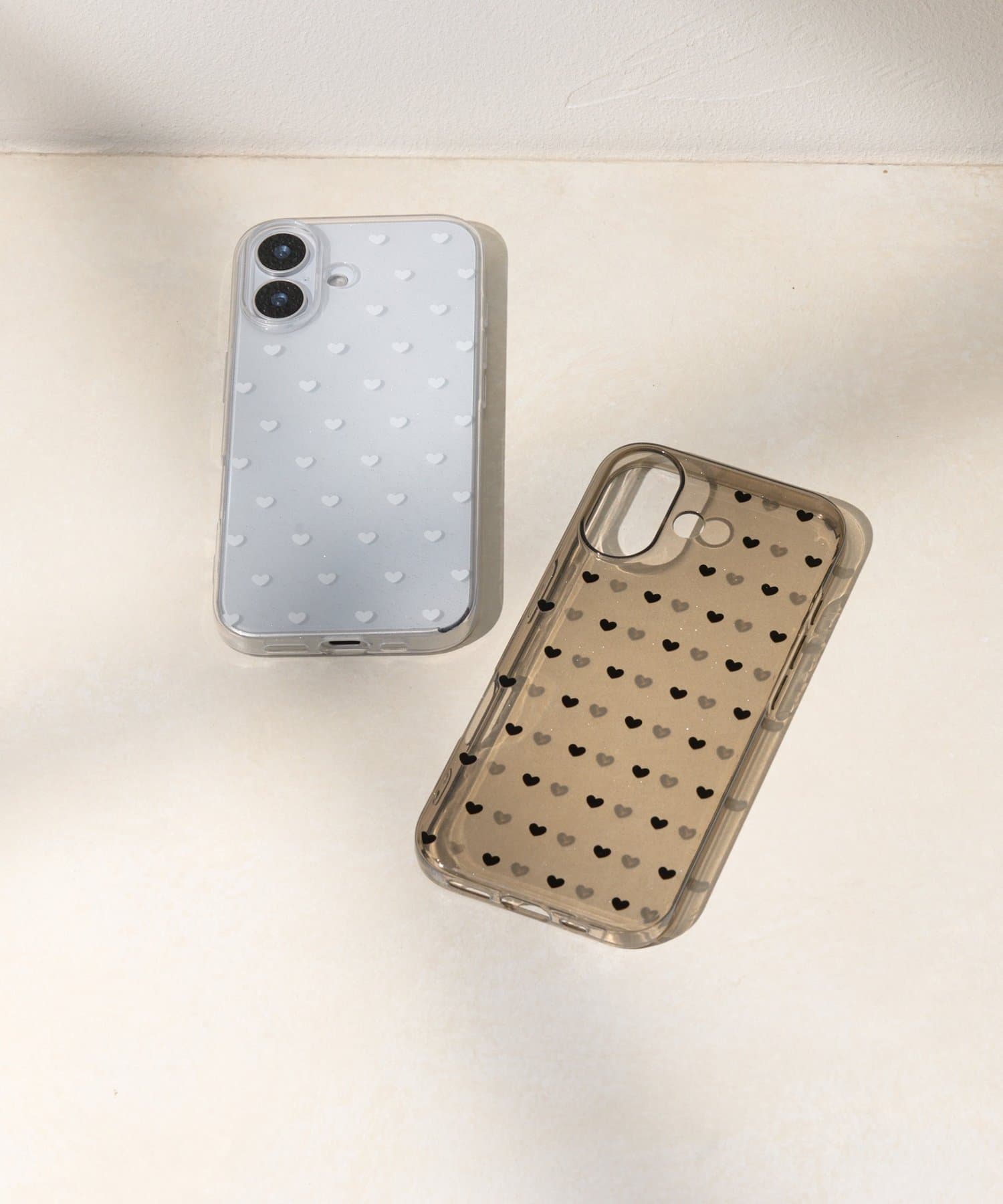 Lattice(ラティス) ラメハートドットスマホケース(iPhone16)